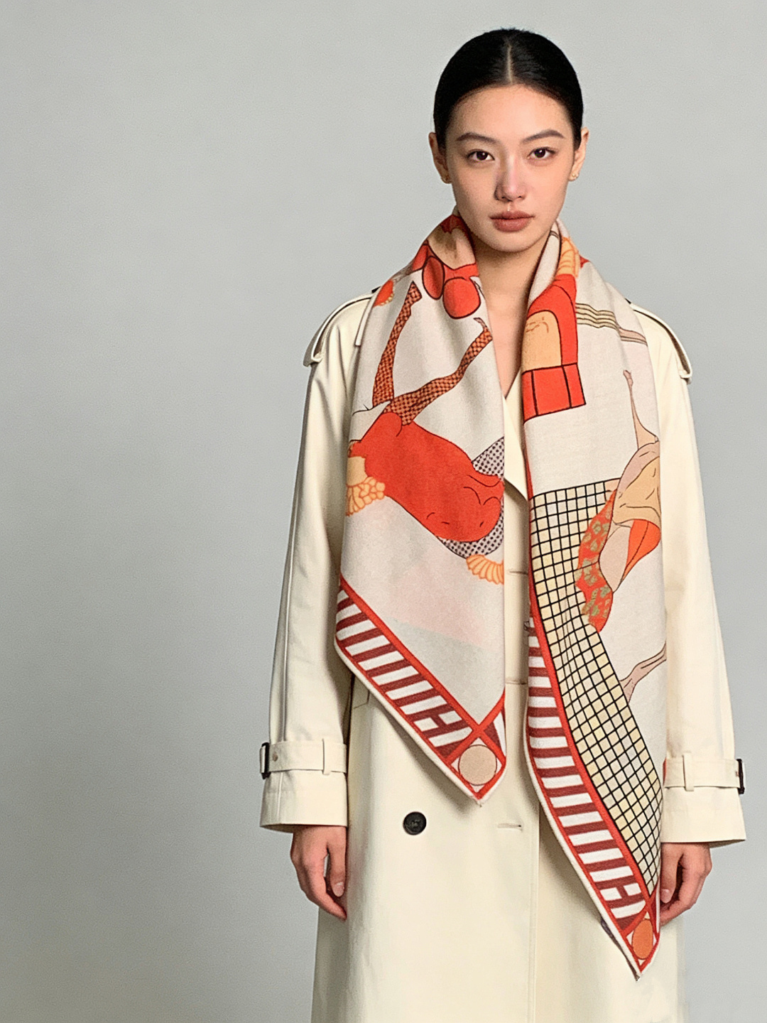 “全速前进”140双面丝绒披肩手工卷边丝绒方巾（30%桑蚕丝70%羊绒）这款经典单品展现强大而迷人的女性