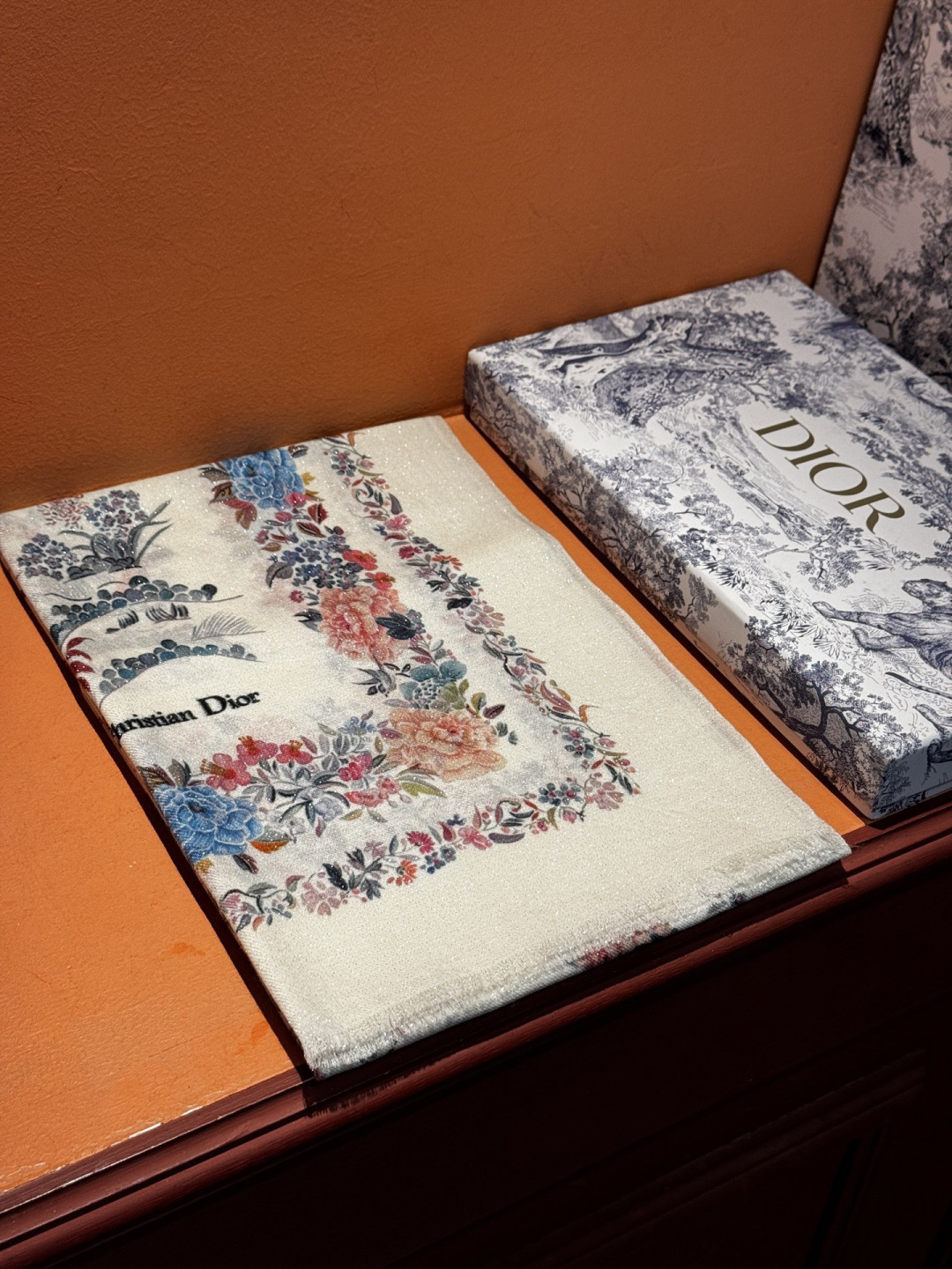 ✨✨【金银丝款】Dior专柜款～就是告诉大家这款必须收～上新🆕❤️ 新款长羊绒😍专柜同步🌈✨这个size