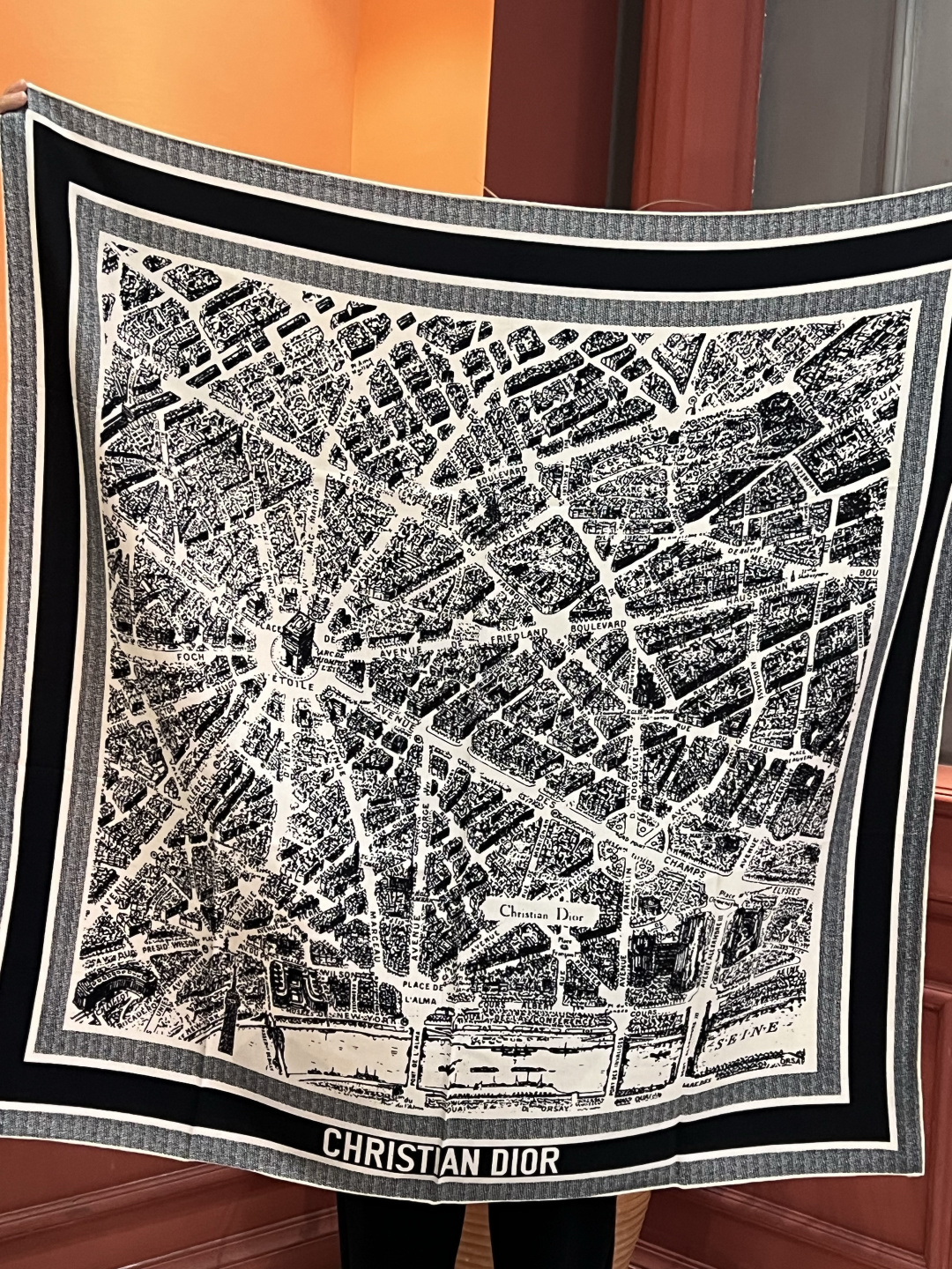 Dior ❤【️巴黎地图】黄金尺寸110*110双面同色丝绒方巾 不爱140繁复尺寸的姐妹可以选择110