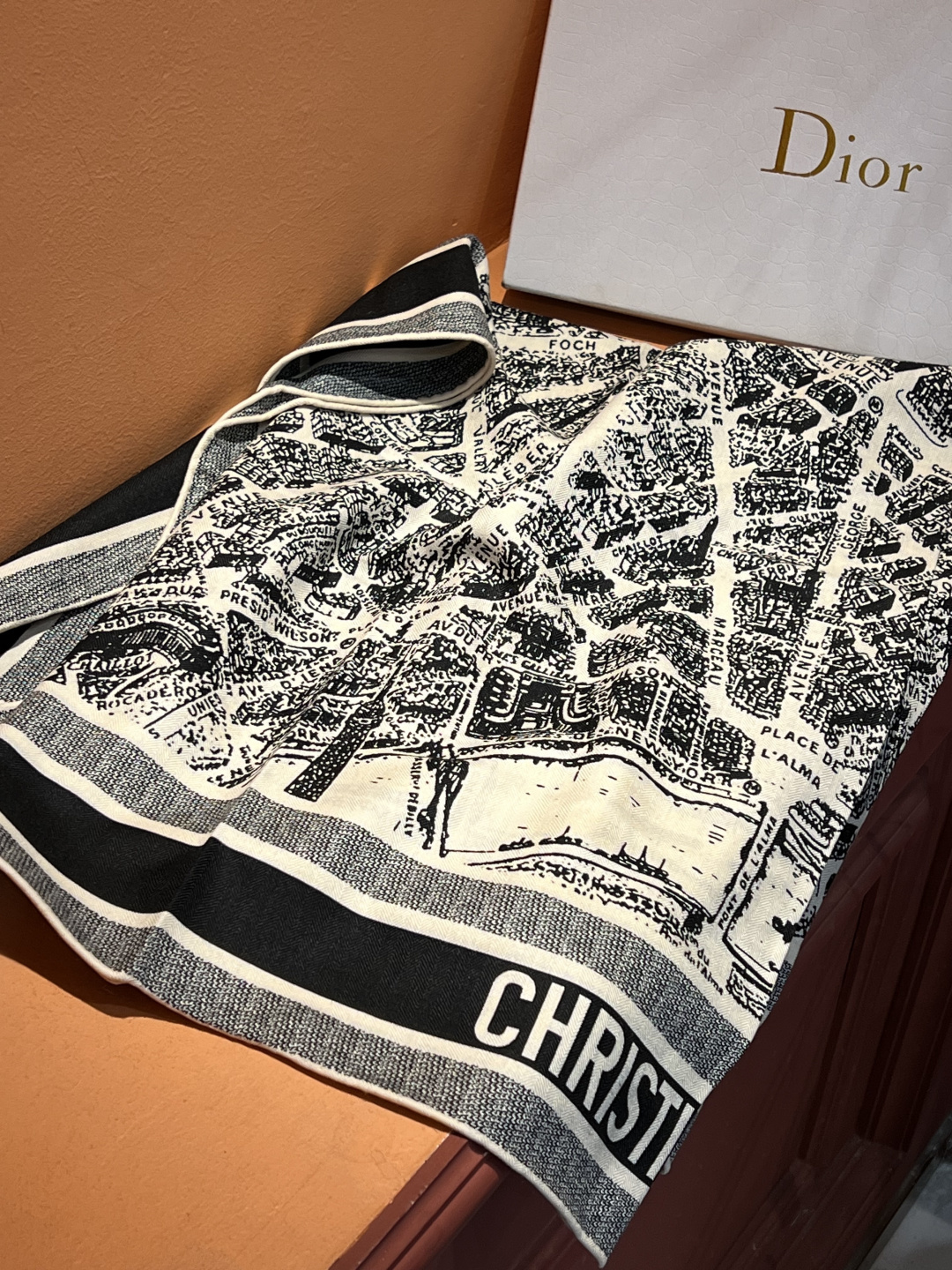 Dior ❤【️巴黎地图】黄金尺寸110*110双面同色丝绒方巾 不爱140繁复尺寸的姐妹可以选择110