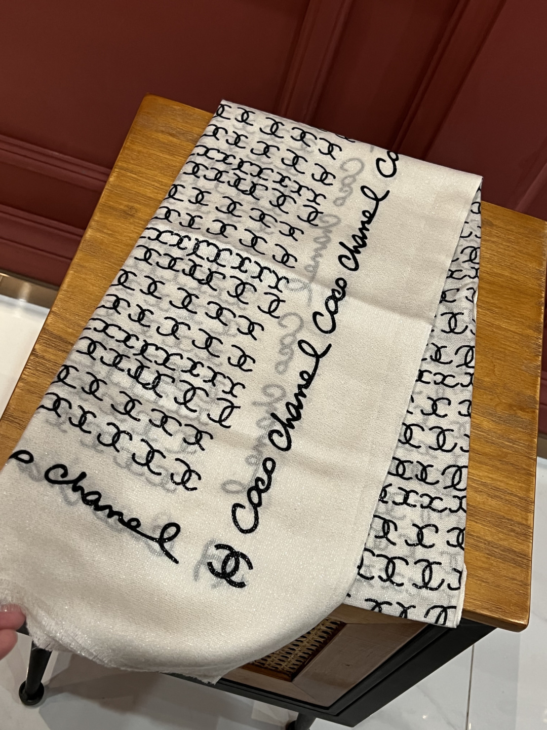 上新🌟 会发光发亮的围巾 💄💋新款客供银线💖羊绒面料长巾 😘美翻了[流泪]【手绘LOGO银线长巾】御用殿