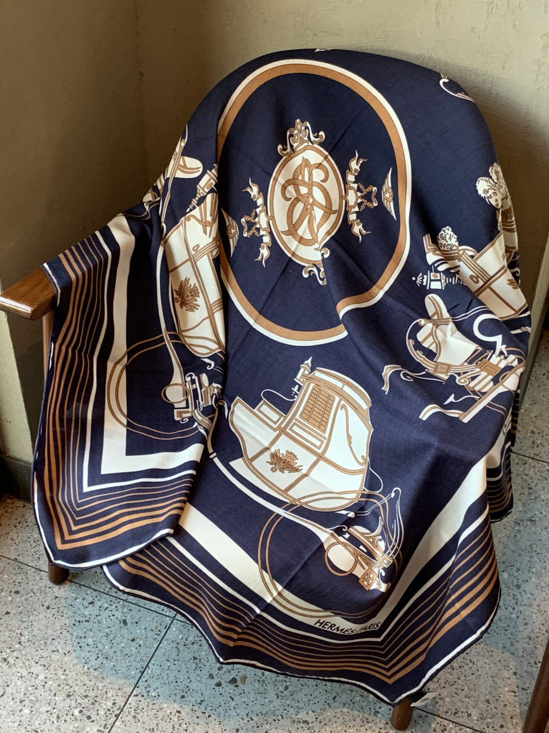 羊绒新款🆕👏👏买了都说好看‼️推荐💕爱马仕双面同色羊绒方巾【双面同色140】，顶级工艺超值‼️爱马仕专柜