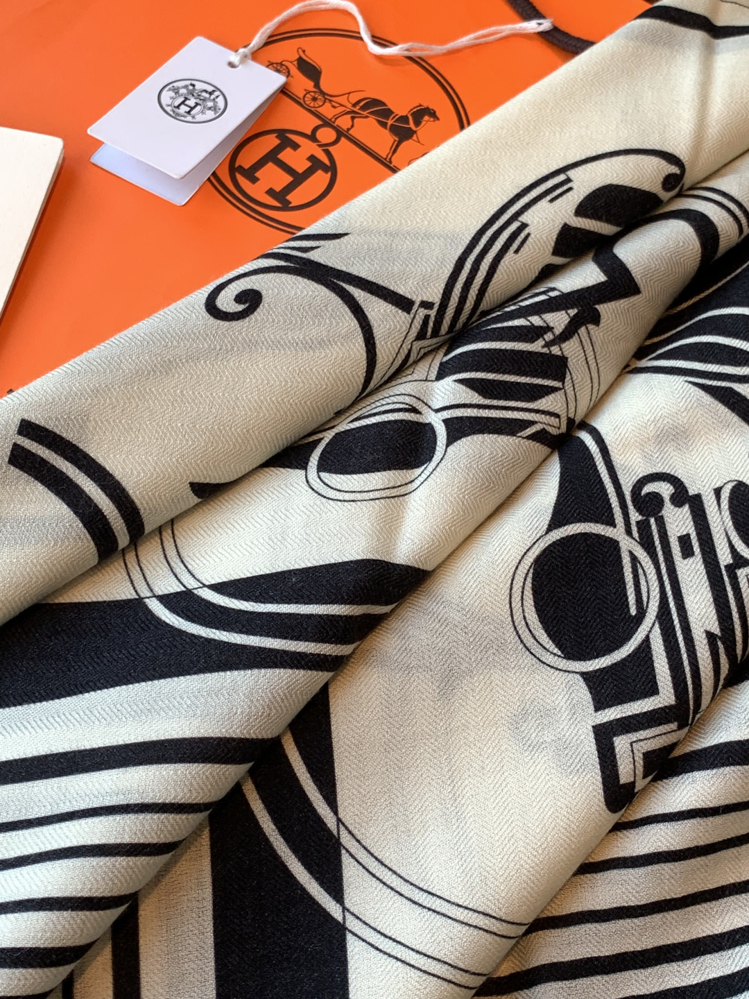 羊绒新款🆕👏👏买了都说好看‼️推荐💕爱马仕双面同色羊绒方巾【双面同色140】，顶级工艺超值‼️爱马仕专柜