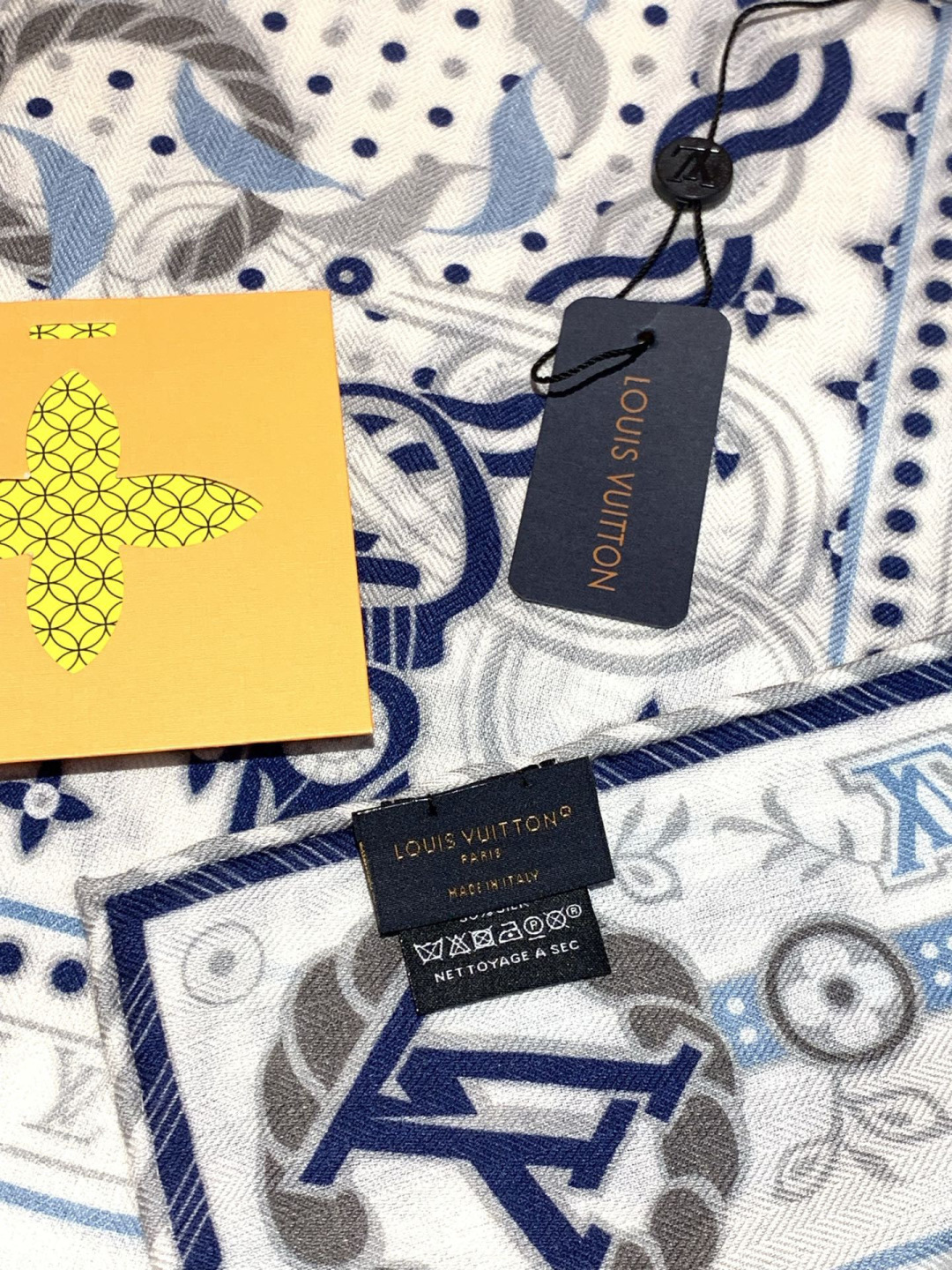 LV x TM 140披肩【140顶级丝绒双面同色披肩】本款L Multicolor披肩出自路易威登与知