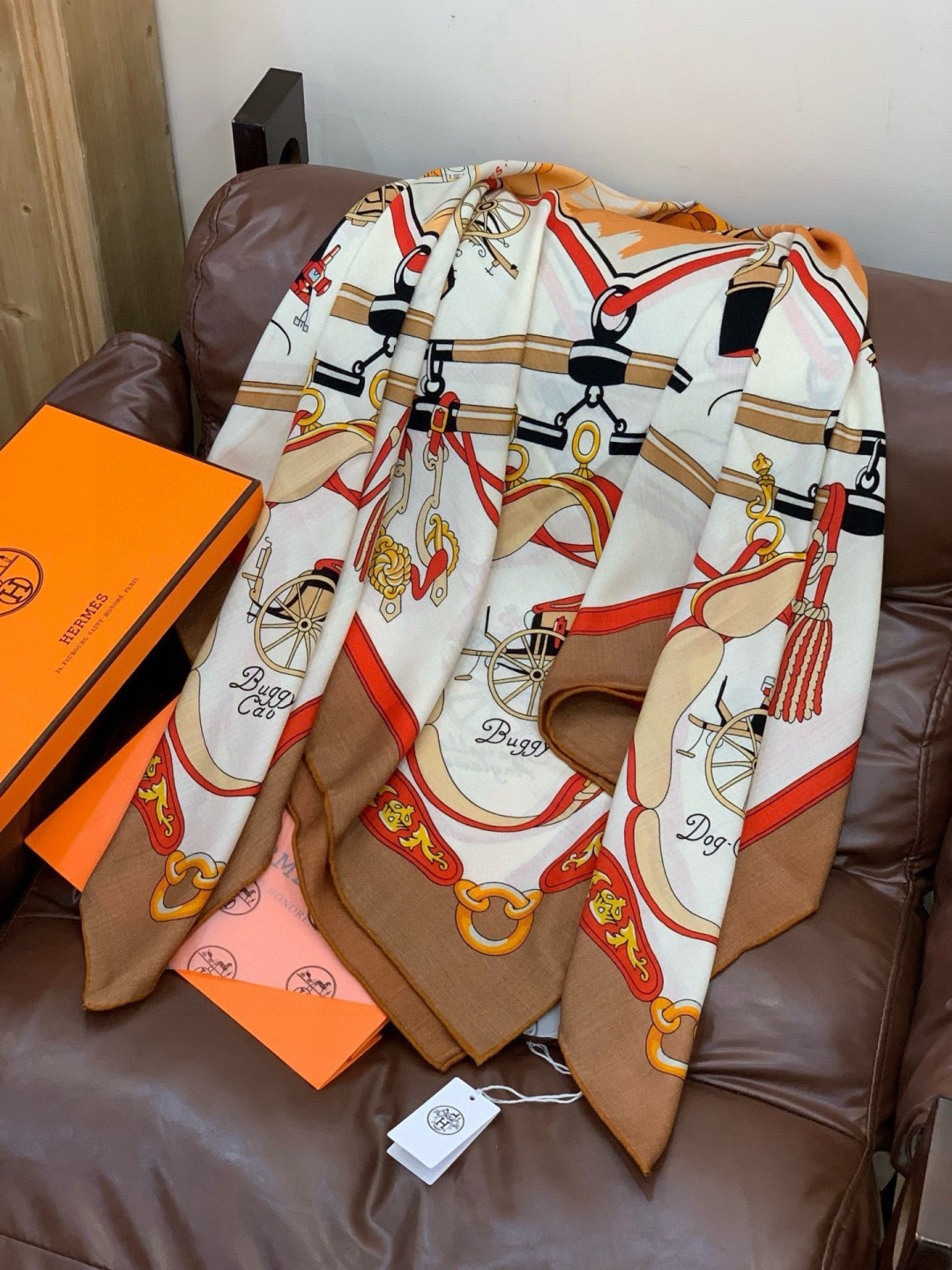 羊绒新款🆕👏👏买了都说好看‼️推荐💕爱马仕双面同色羊绒方巾【双面同色140】，顶级工艺超值‼️爱马仕专柜