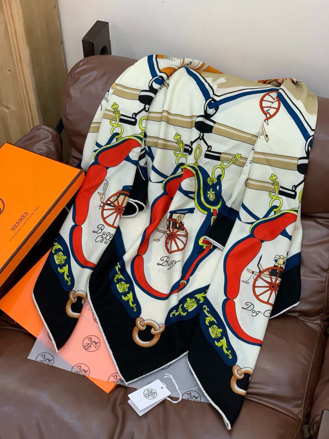 羊绒新款🆕👏👏买了都说好看‼️推荐💕爱马仕双面同色羊绒方巾【双面同色140】，顶级工艺超值‼️爱马仕专柜