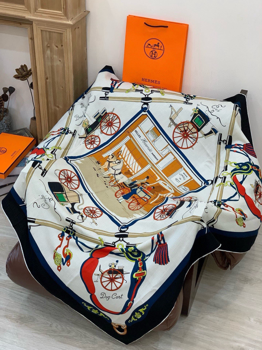 羊绒新款🆕👏👏买了都说好看‼️推荐💕爱马仕双面同色羊绒方巾【双面同色140】，顶级工艺超值‼️爱马仕专柜