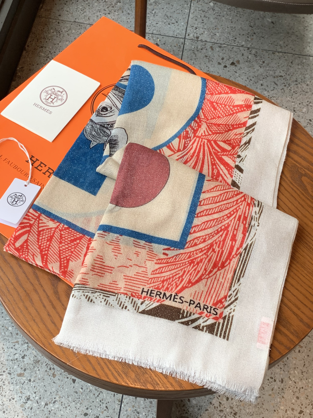会发光发亮的围巾 爱马仕 专柜同步 买了都说好看羊绒印花‼️推荐💕顶级工艺超值‼️爱马仕专柜爆款🎁🎁羊绒