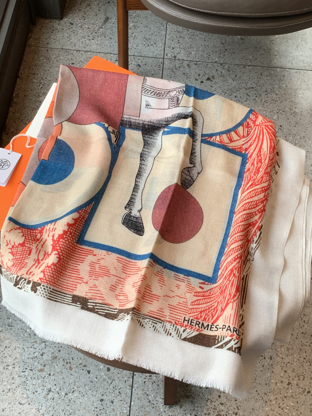 会发光发亮的围巾 爱马仕 专柜同步 买了都说好看羊绒印花‼️推荐💕顶级工艺超值‼️爱马仕专柜爆款🎁🎁羊绒