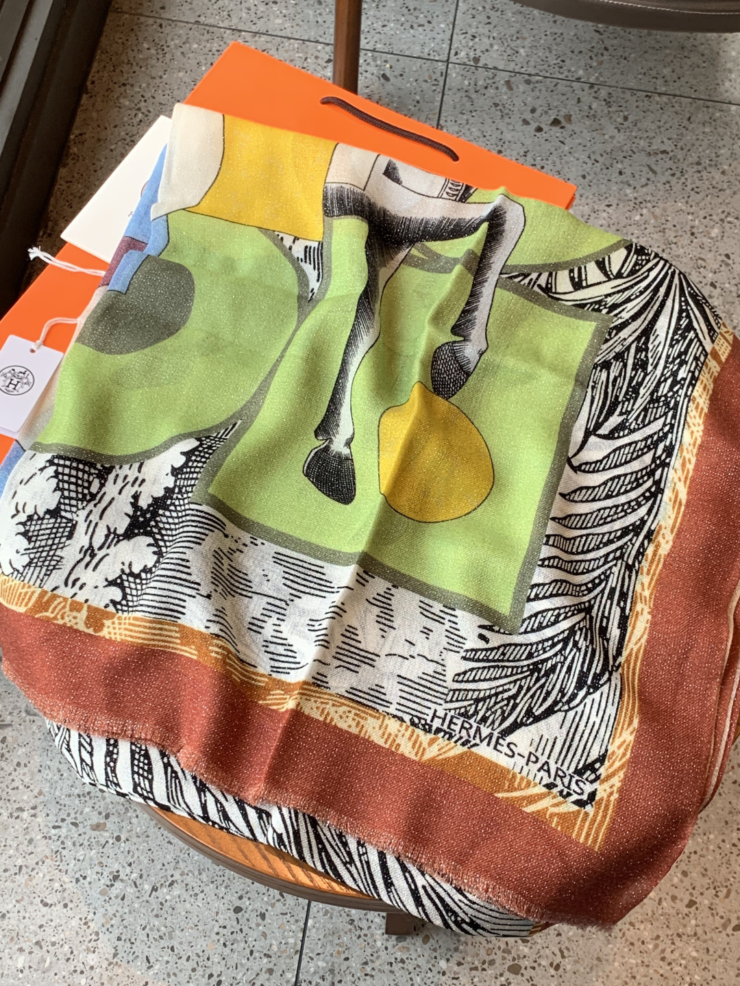 会发光发亮的围巾 爱马仕 专柜同步 买了都说好看羊绒印花‼️推荐💕顶级工艺超值‼️爱马仕专柜爆款🎁🎁羊绒