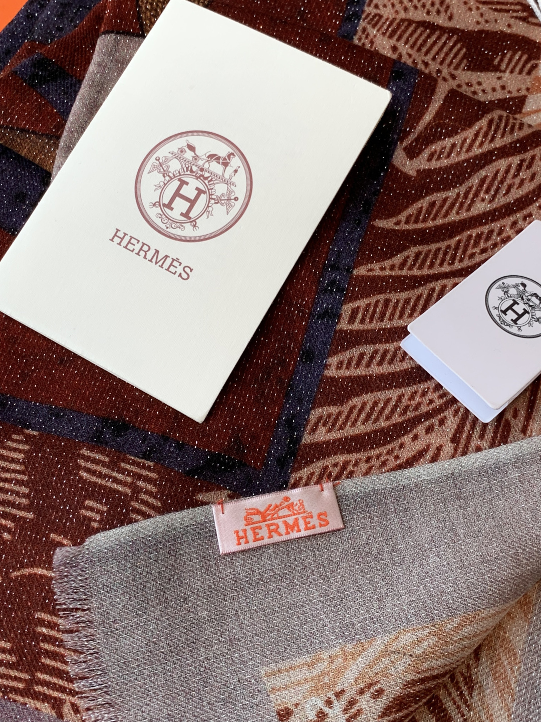 会发光发亮的围巾 爱马仕 专柜同步 买了都说好看羊绒印花‼️推荐💕顶级工艺超值‼️爱马仕专柜爆款🎁🎁羊绒