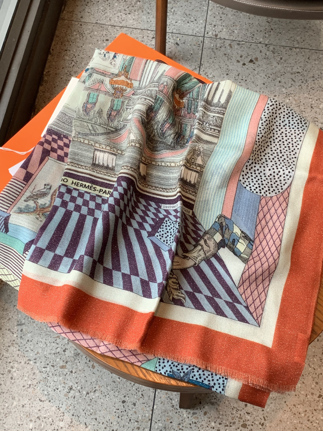 会发光发亮的围巾 爱马仕 专柜同步 买了都说好看羊绒印花‼️推荐💕顶级工艺超值‼️爱马仕专柜爆款🎁🎁羊绒
