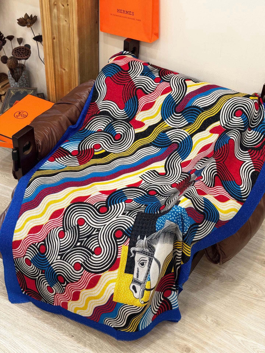 上新🌟 会发光发亮的围巾 💄💋新款客银丝+💖羊绒面料长巾 😘美翻了[流泪]H家【骏马披挂长巾】御用殿堂级