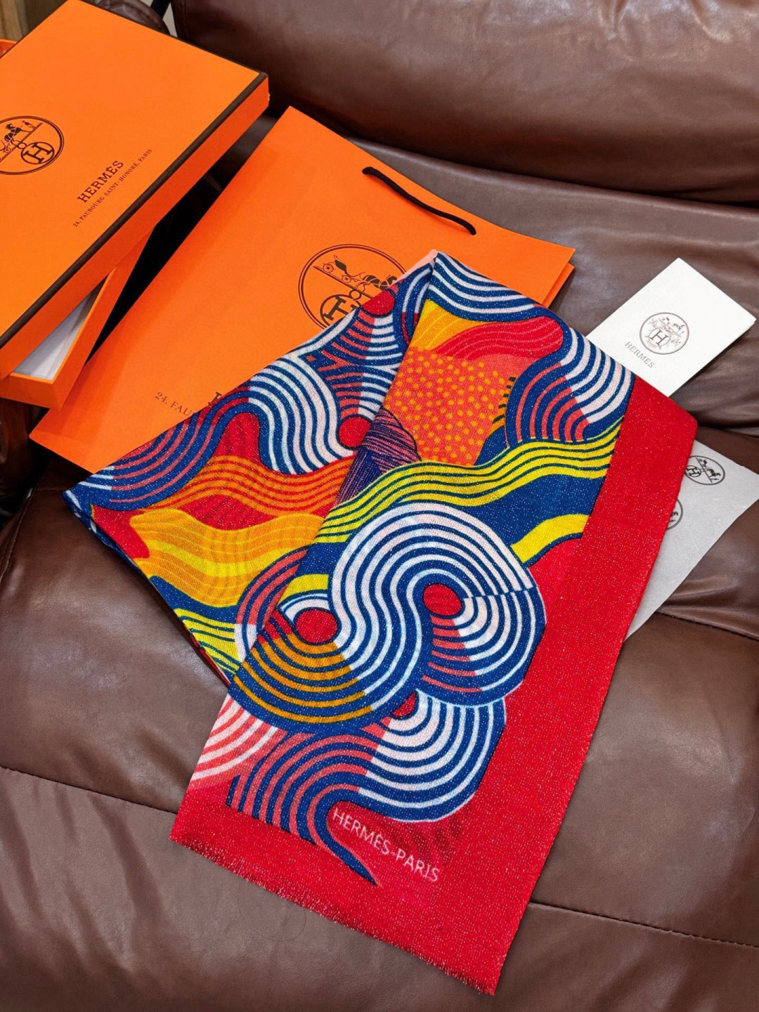 上新🌟 会发光发亮的围巾 💄💋新款客银丝+💖羊绒面料长巾 😘美翻了[流泪]H家【骏马披挂长巾】御用殿堂级