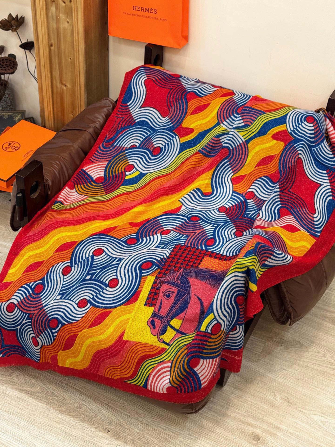 上新🌟 会发光发亮的围巾 💄💋新款客银丝+💖羊绒面料长巾 😘美翻了[流泪]H家【骏马披挂长巾】御用殿堂级