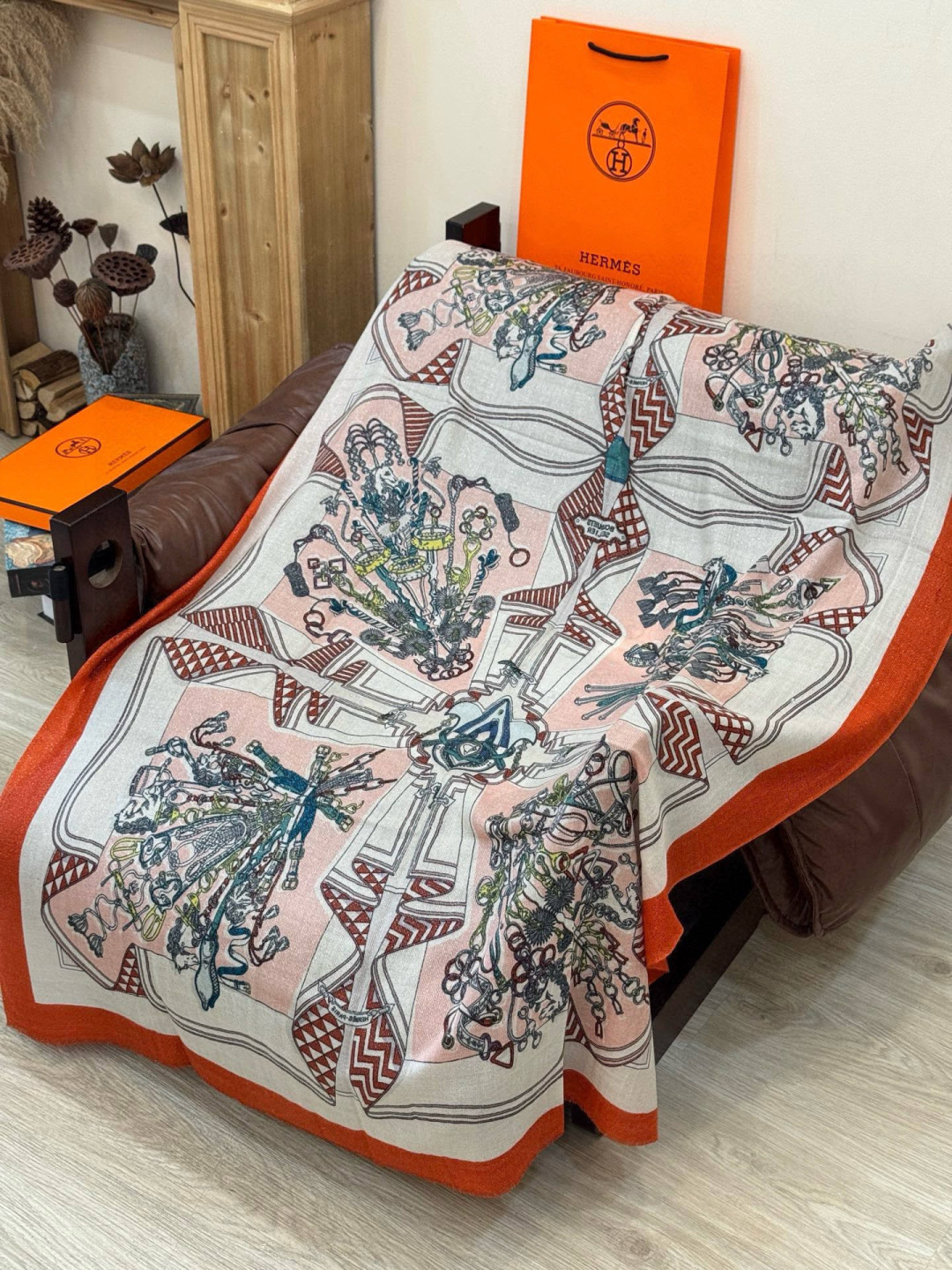 会发光发亮的围巾 羊绒新款🆕👏买了都说好看‼️推荐💕爱马仕羊绒方巾，顶级工艺超值‼️爱马仕专柜爆款🎁💟立