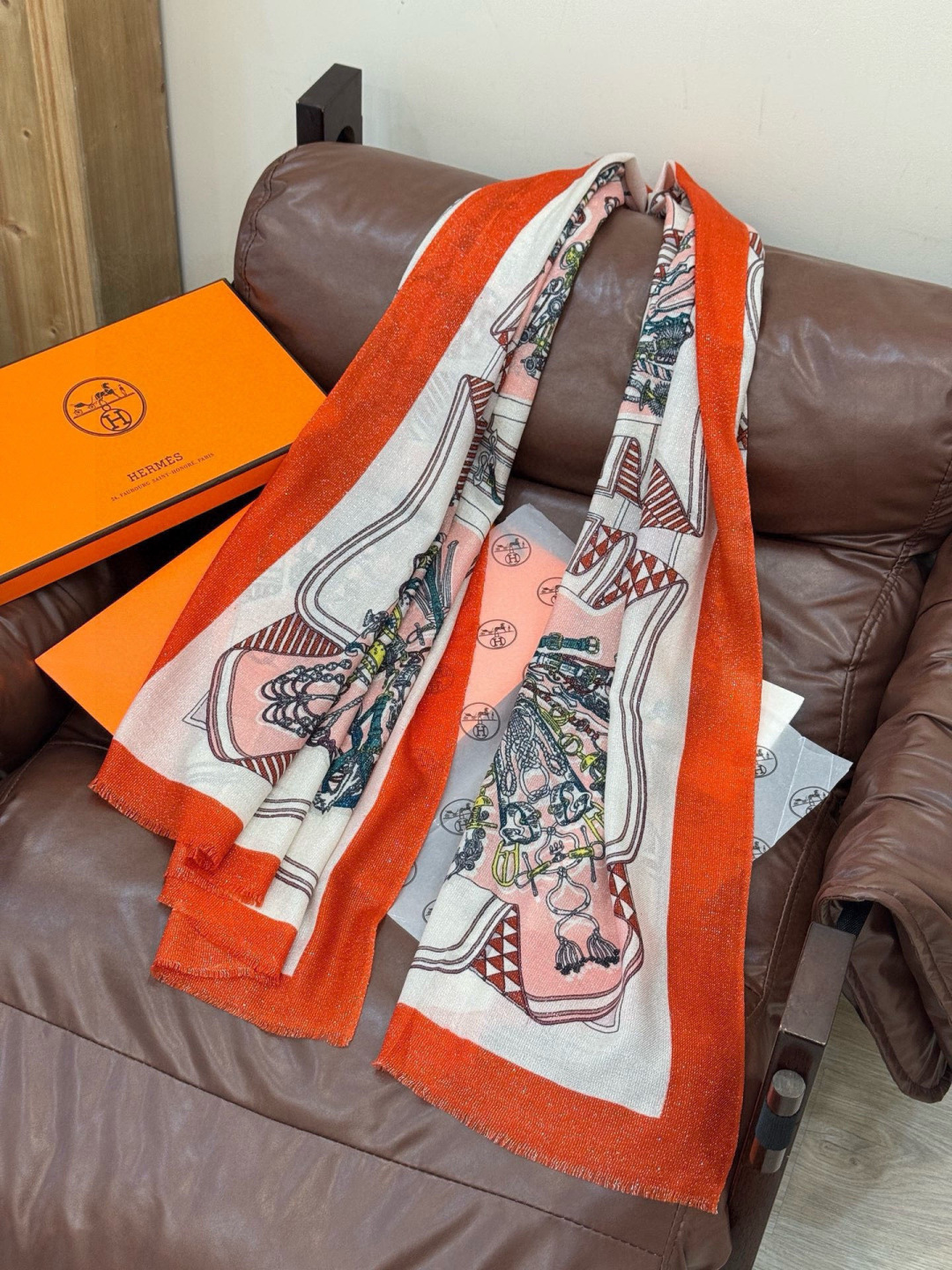 会发光发亮的围巾 羊绒新款🆕👏买了都说好看‼️推荐💕爱马仕羊绒方巾，顶级工艺超值‼️爱马仕专柜爆款🎁💟立