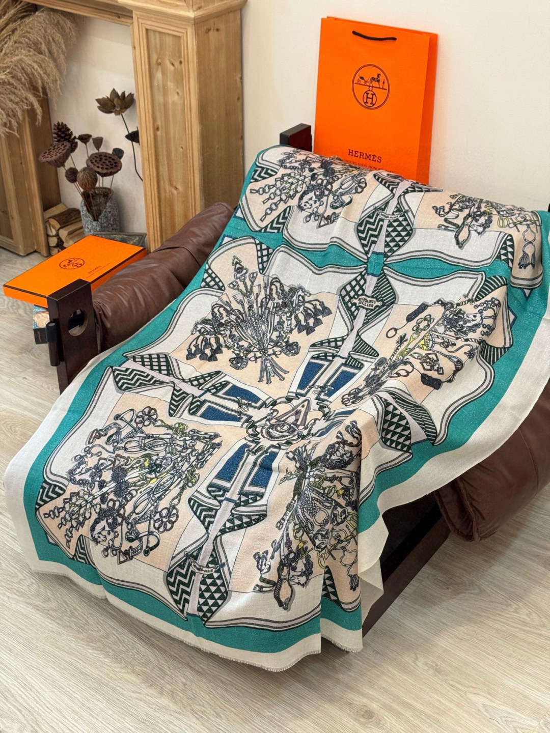 会发光发亮的围巾 羊绒新款🆕👏买了都说好看‼️推荐💕爱马仕羊绒方巾，顶级工艺超值‼️爱马仕专柜爆款🎁💟立