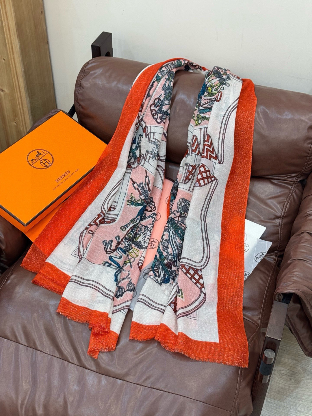 会发光发亮的围巾 羊绒新款🆕👏买了都说好看‼️推荐💕爱马仕羊绒方巾，顶级工艺超值‼️爱马仕专柜爆款🎁💟立