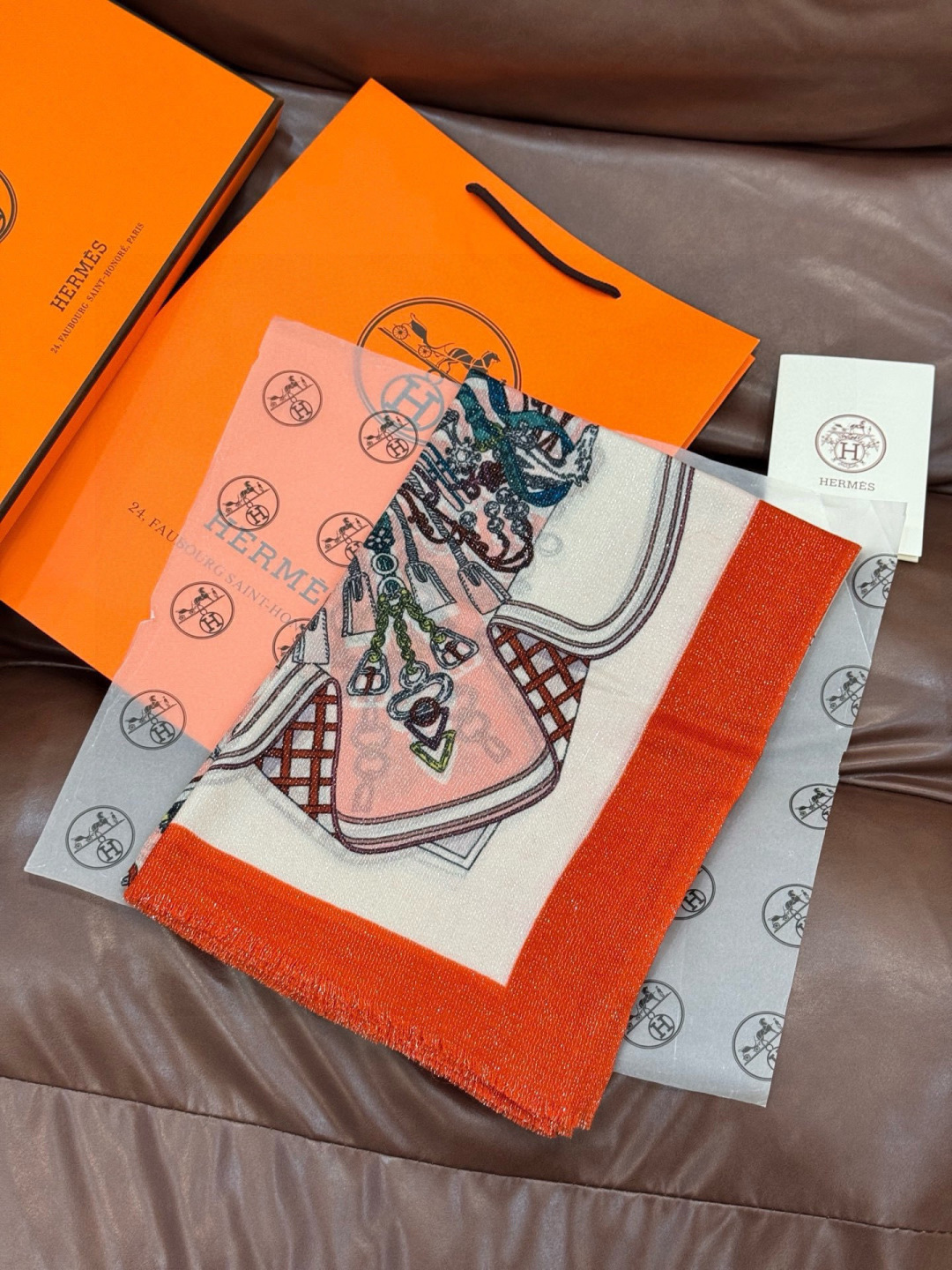 会发光发亮的围巾 羊绒新款🆕👏买了都说好看‼️推荐💕爱马仕羊绒方巾，顶级工艺超值‼️爱马仕专柜爆款🎁💟立