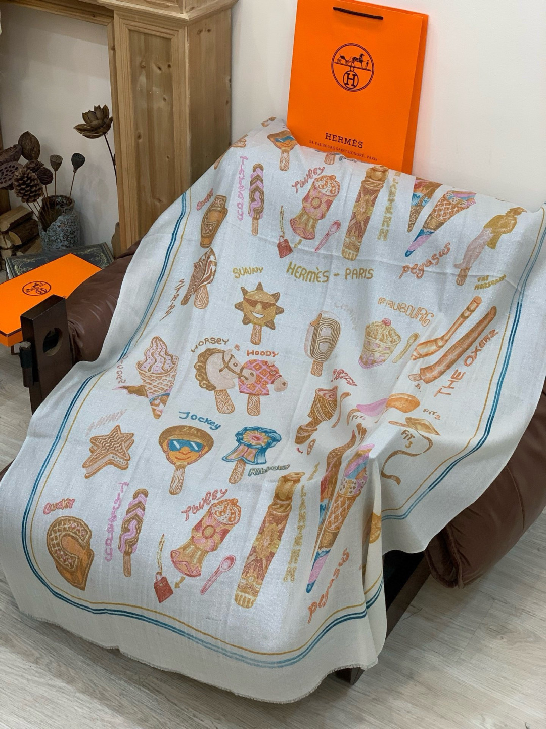 会发光发亮的围巾 新款🆕🏇🏇买了都说好看‼️推荐💕顶级工艺超值‼️爱马仕专柜爆款🎁💟立体呈现图案纹路实物