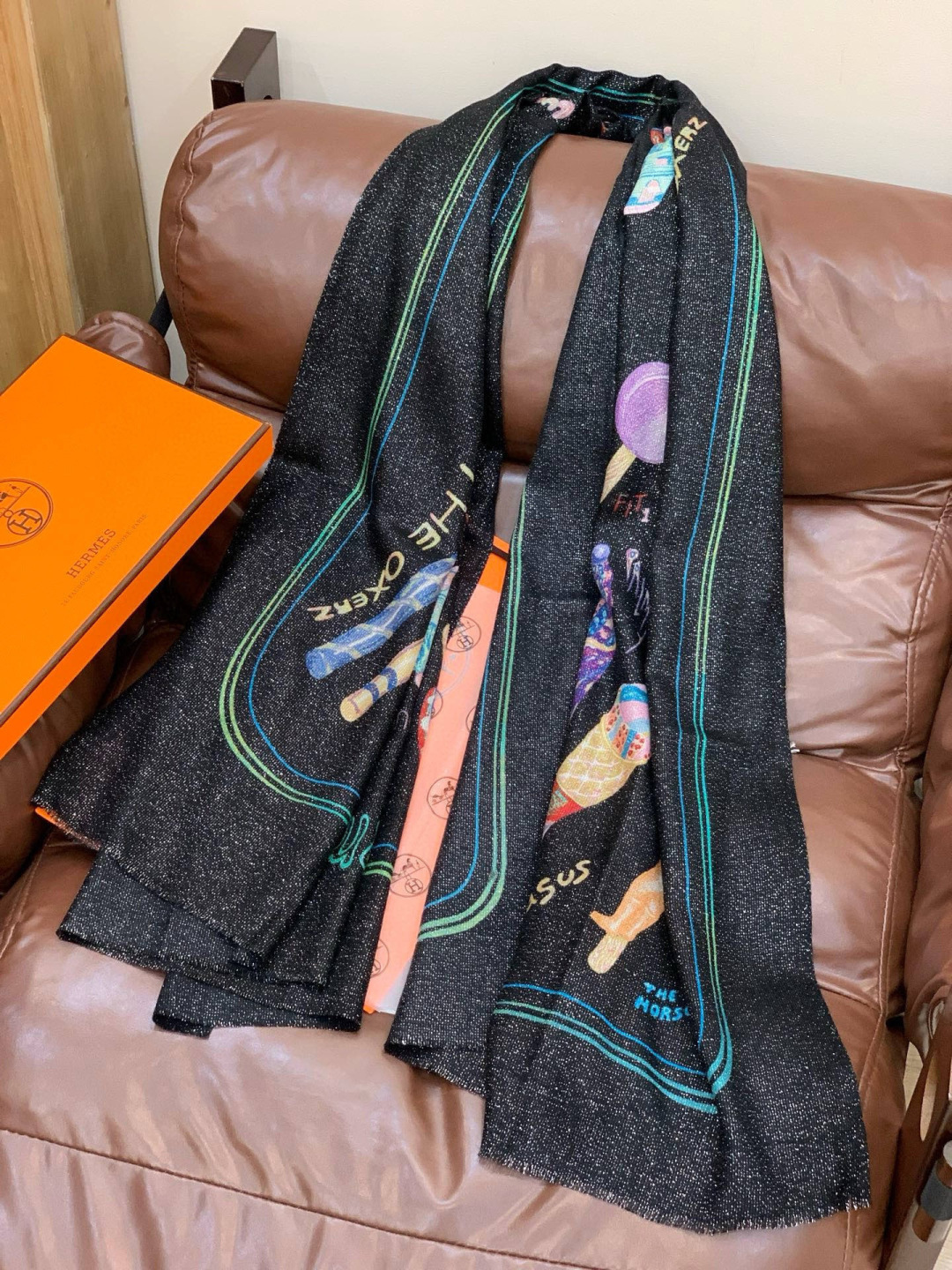 会发光发亮的围巾 新款🆕🏇🏇买了都说好看‼️推荐💕顶级工艺超值‼️爱马仕专柜爆款🎁💟立体呈现图案纹路实物