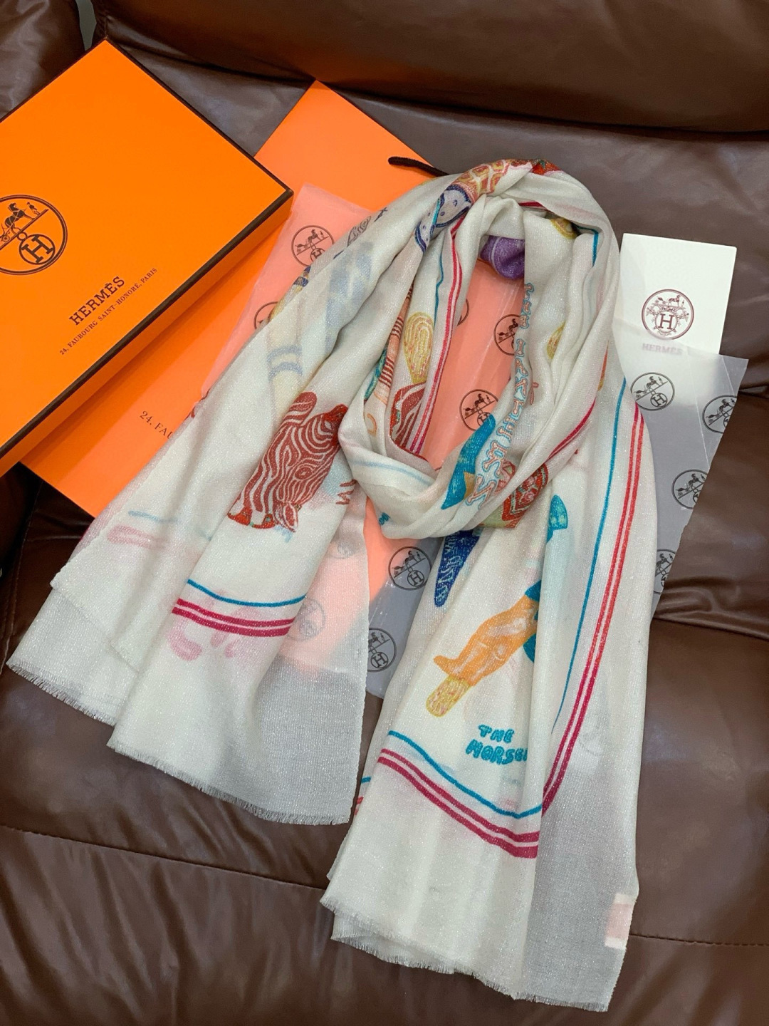 会发光发亮的围巾 新款🆕🏇🏇买了都说好看‼️推荐💕顶级工艺超值‼️爱马仕专柜爆款🎁💟立体呈现图案纹路实物