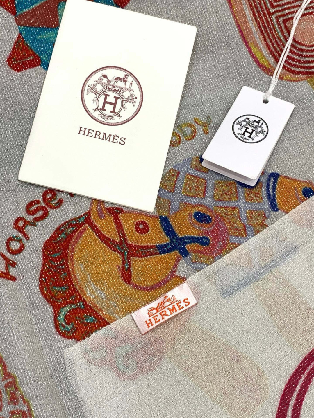 会发光发亮的围巾 新款🆕🏇🏇买了都说好看‼️推荐💕顶级工艺超值‼️爱马仕专柜爆款🎁💟立体呈现图案纹路实物