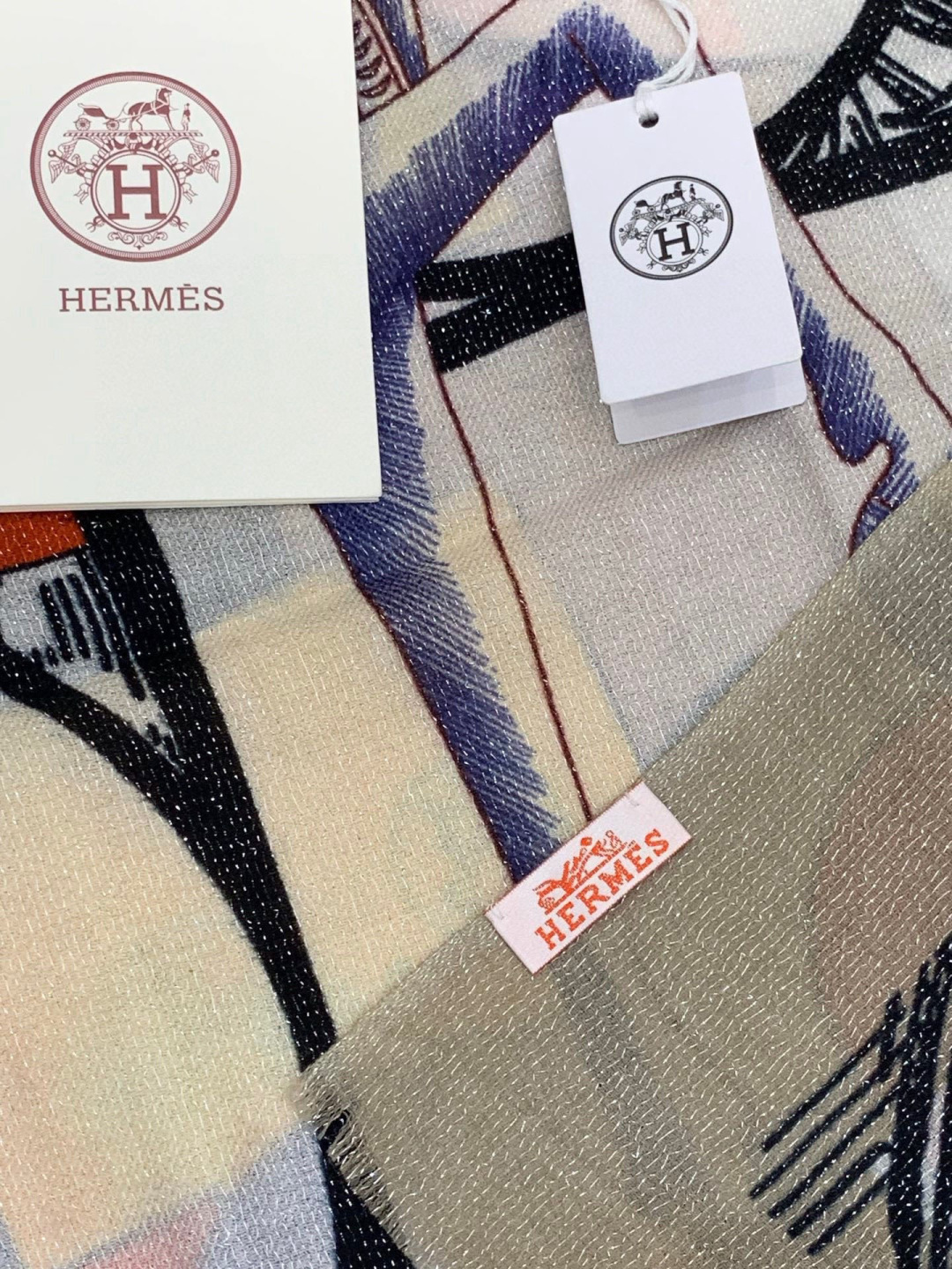 会发光发亮的围巾 爱马仕 专柜同步 买了都说好看羊绒印花‼️推荐💕顶级工艺超值‼️爱马仕专柜爆款🎁🎁羊绒