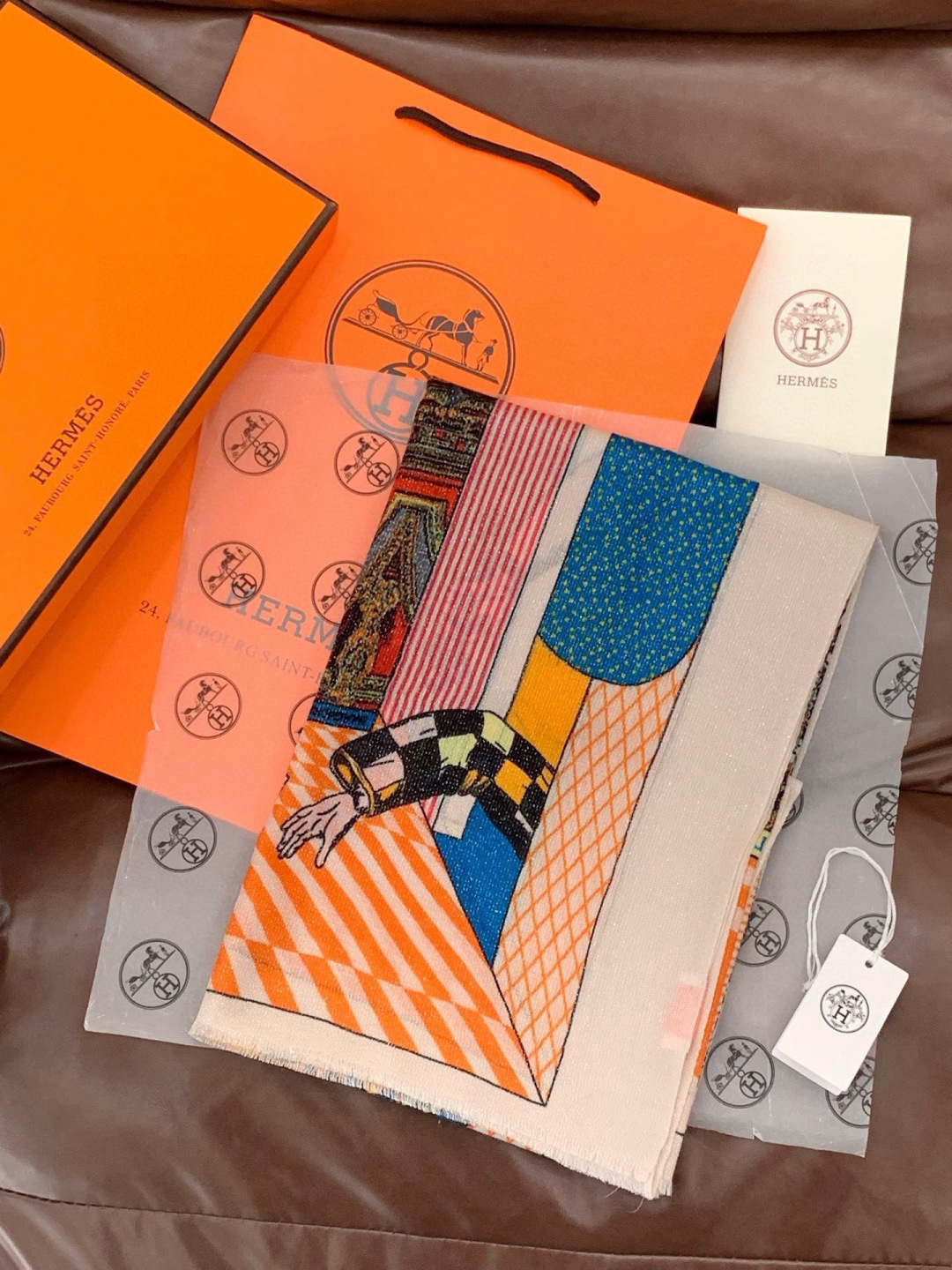 会发光发亮的围巾 爱马仕 专柜同步 买了都说好看羊绒印花‼️推荐💕顶级工艺超值‼️爱马仕专柜爆款🎁🎁羊绒