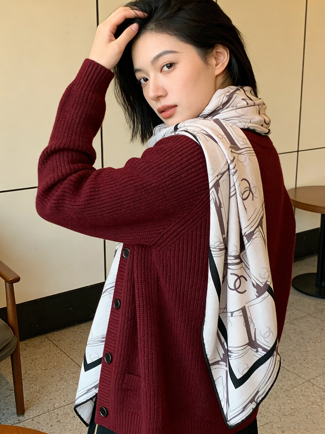 高级成衣系列～Chanel 【140双面同色丝绒披肩】此系列谱写一曲自由轻灵的赞歌本系列作品创新演绎品牌