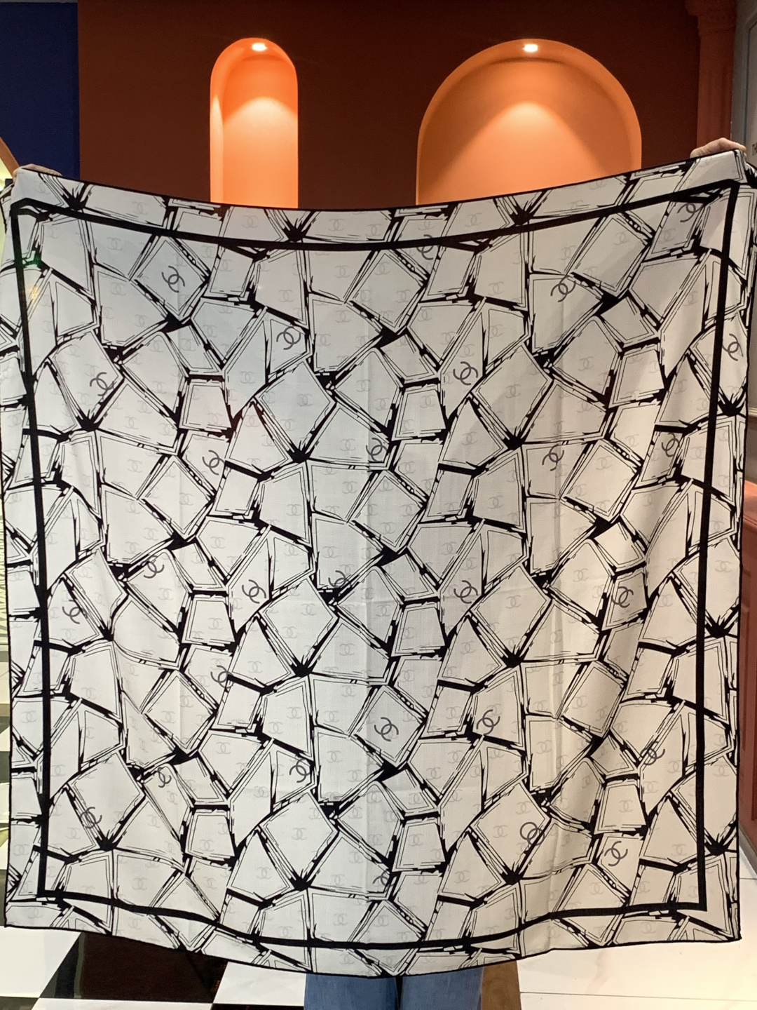 高级成衣系列～Chanel 【140双面同色丝绒披肩】此系列谱写一曲自由轻灵的赞歌本系列作品创新演绎品牌