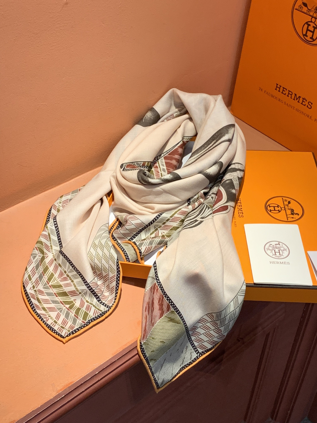 ✨✨【双面同色 丝绒款】H家羊绒新款 买了都说好看‼️推荐💕【骏马披挂 140】羊绒方巾‼️H家ZG爆款