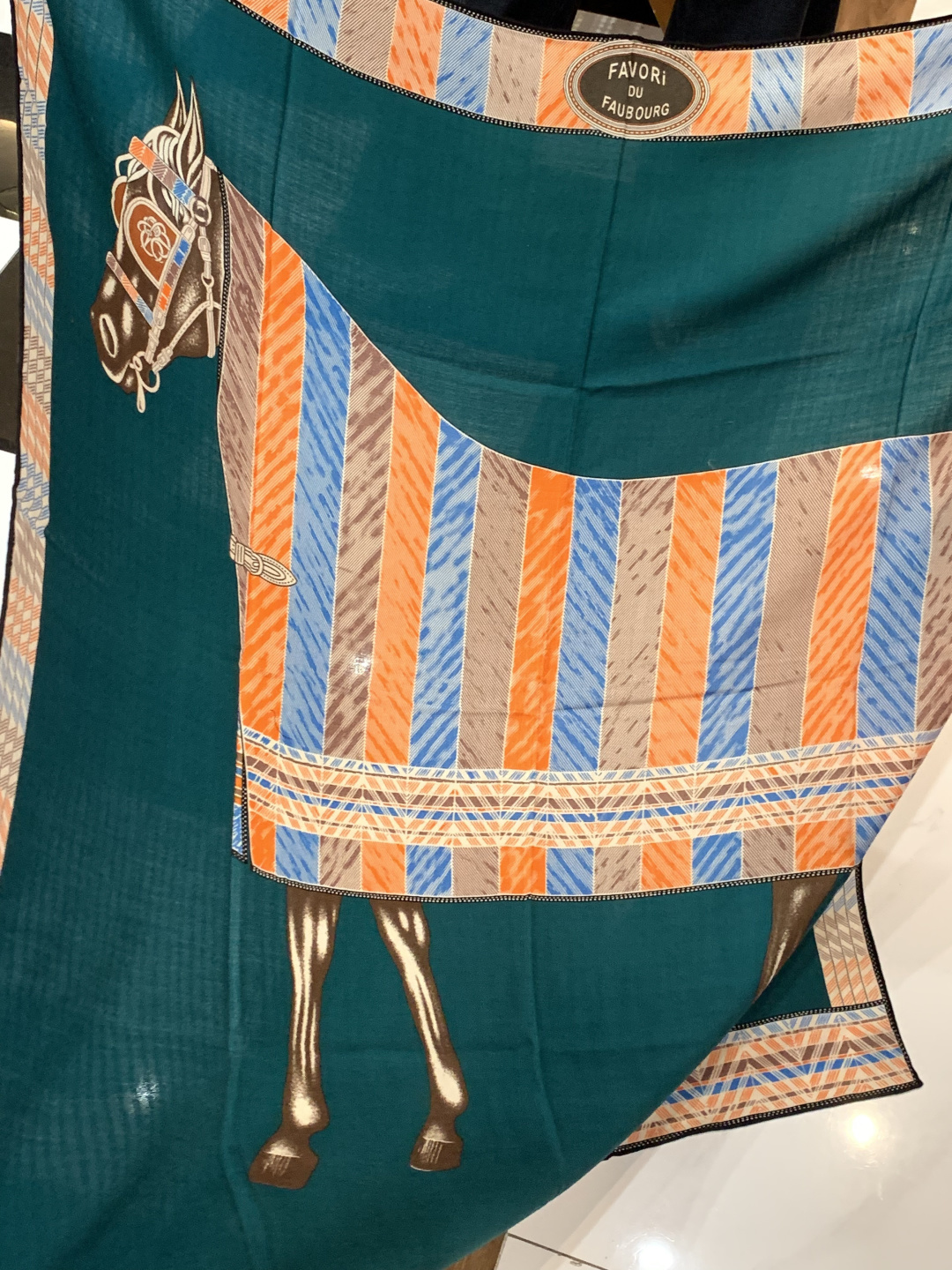 ✨✨【双面同色 丝绒款】H家羊绒新款 买了都说好看‼️推荐💕【骏马披挂 140】羊绒方巾‼️H家ZG爆款