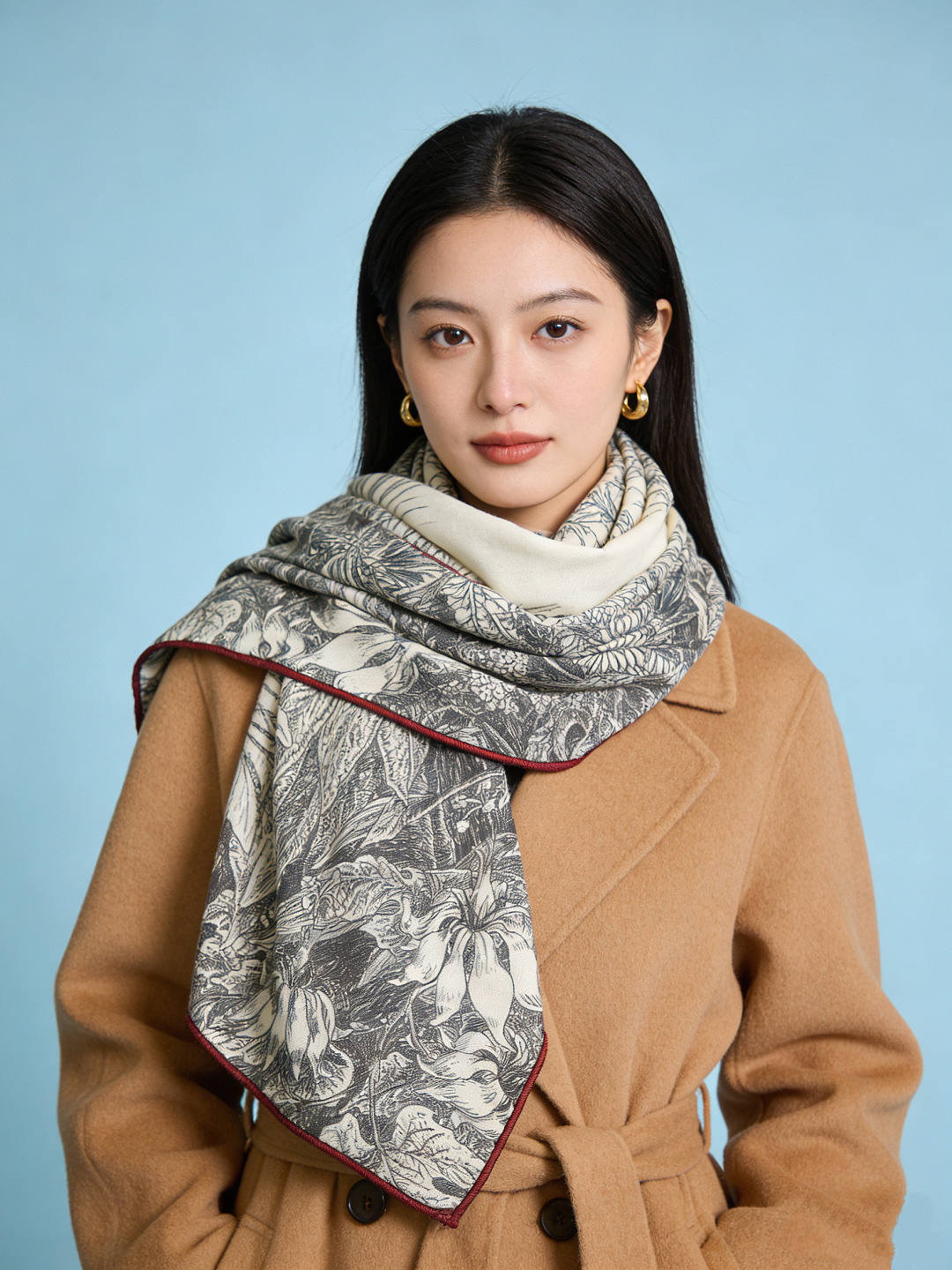 💟抢先 上新💞【双面同色丝绒方巾】手工卷边山羊绒和真丝混纺披肩（70%山羊绒，30%桑蚕丝）这款披肩采用