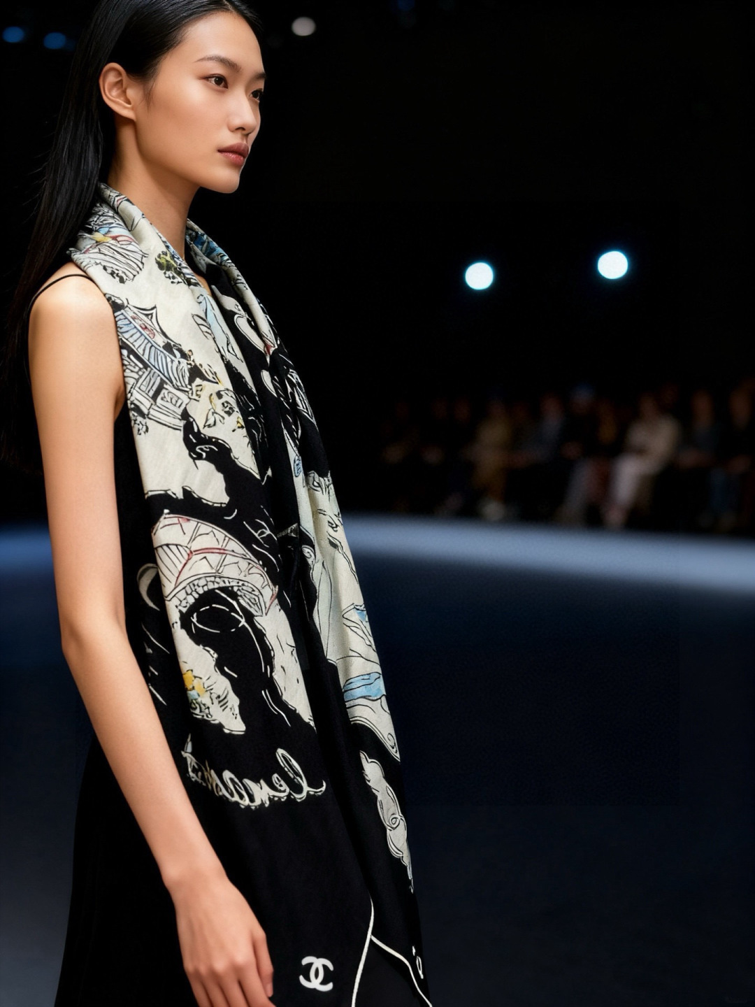 Chanel 高级手工坊系列～～【140顶级丝绒双面同色披肩】25高级手工坊系列作品梦幻而极具电影感，灵