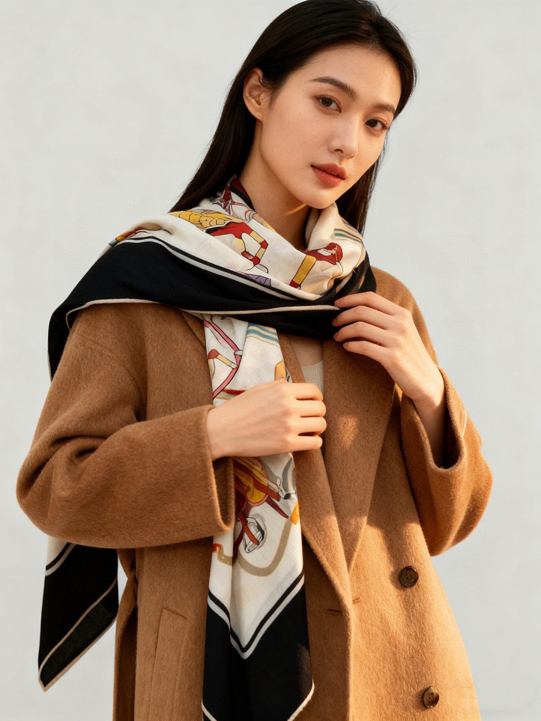 💟Gucci~140双面丝绒披肩马鞍细节和骑马图案以精致色调匠心呈献，意在向品牌与马术世界的深厚渊源致敬