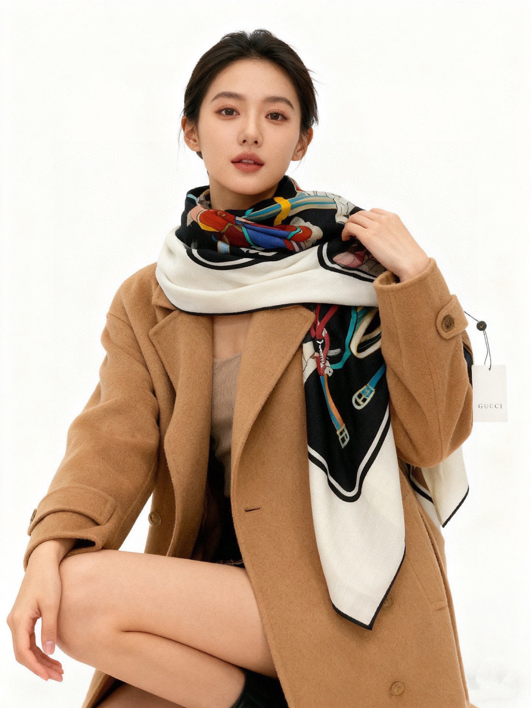 💟Gucci~140双面丝绒披肩马鞍细节和骑马图案以精致色调匠心呈献，意在向品牌与马术世界的深厚渊源致敬