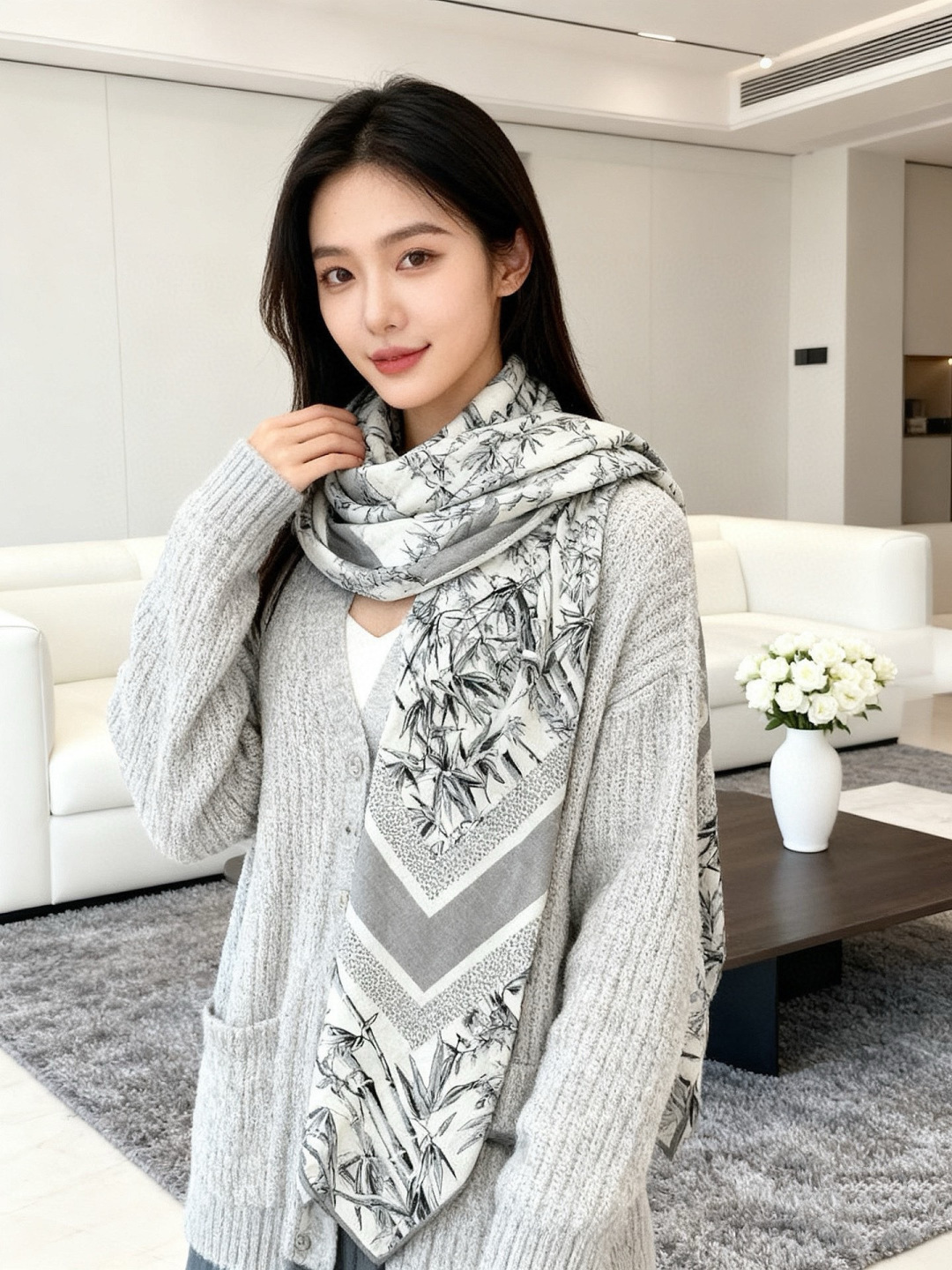 Dior 140丝绒双面同色印花披肩140 厘米丝绒面料多色 Millefiori 图案这款披肩饰以多色