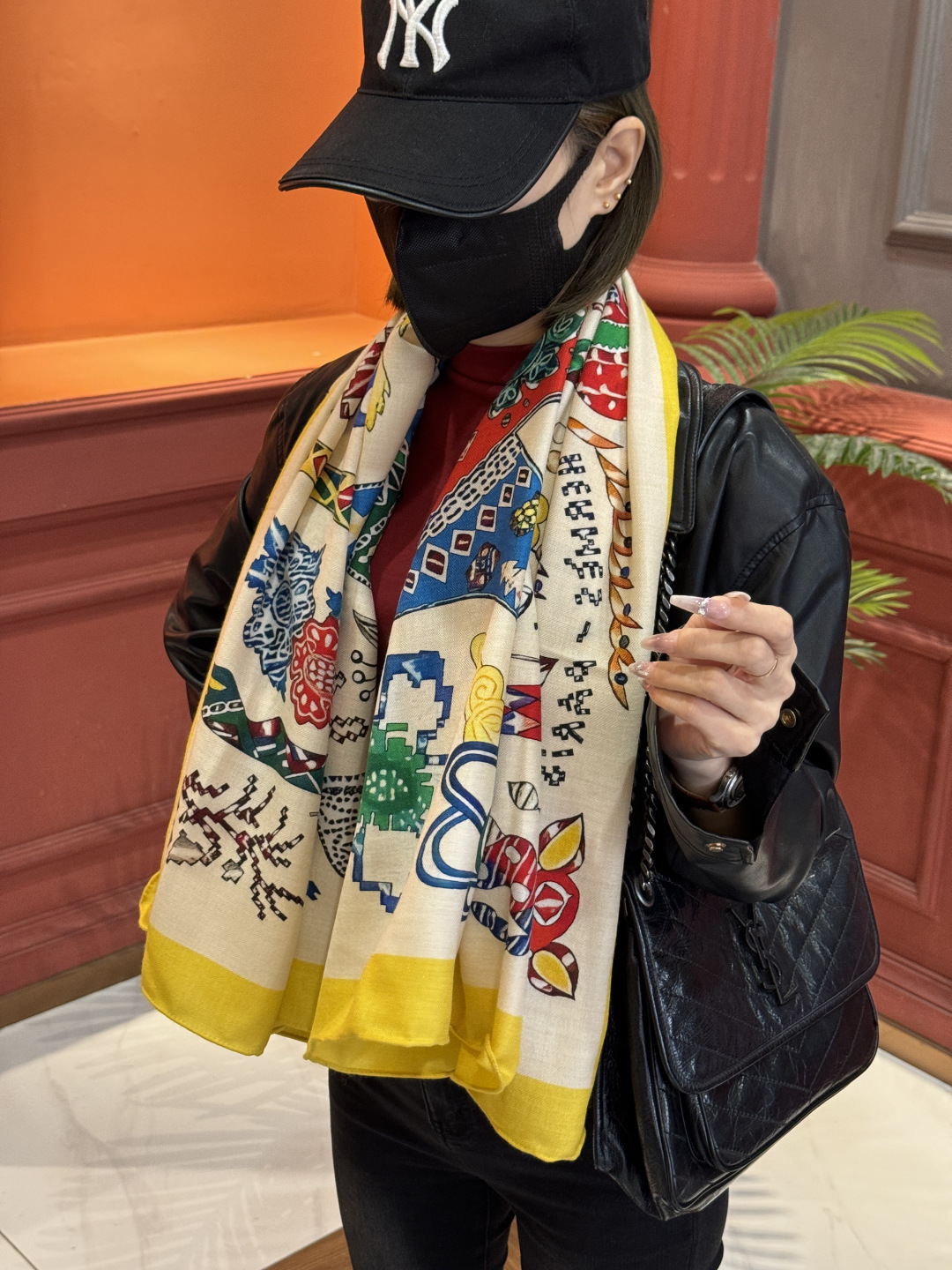 爱马仕～秋冬搭配利器❗️顶级双面同色 版真丝羊绒披肩！！1条等于2条】点睛精彩，图案和配色都超级喜欢，又