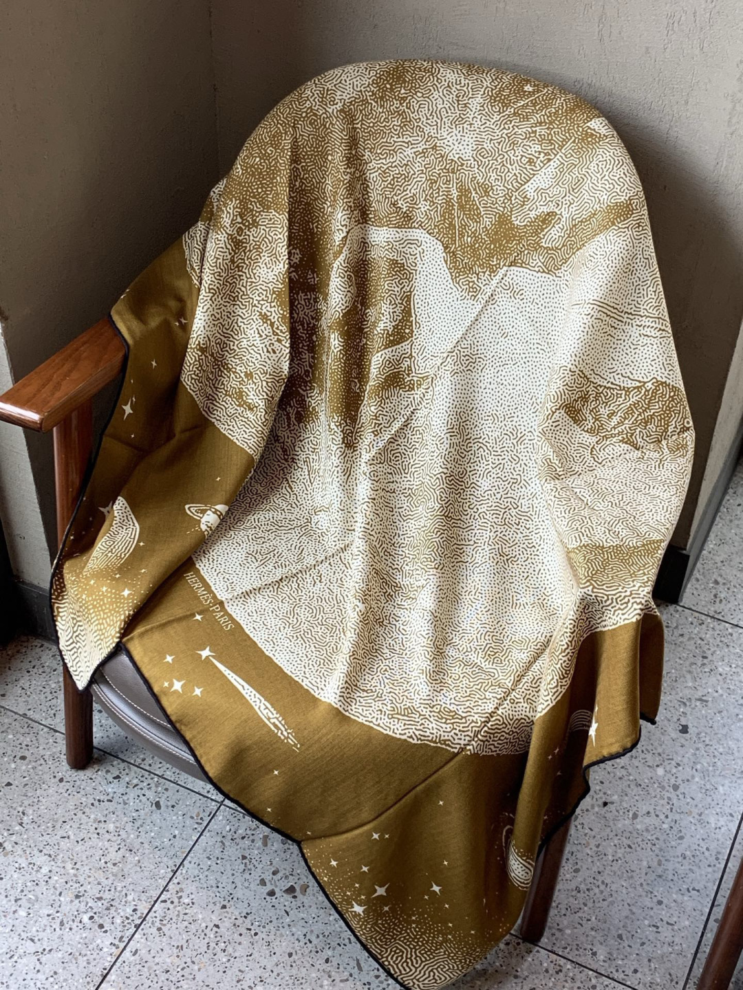 HERMES爱马仕新款|月光飞马Clair de Lune羊绒和真丝披肩，手工卷边(70%羊绒，30%真