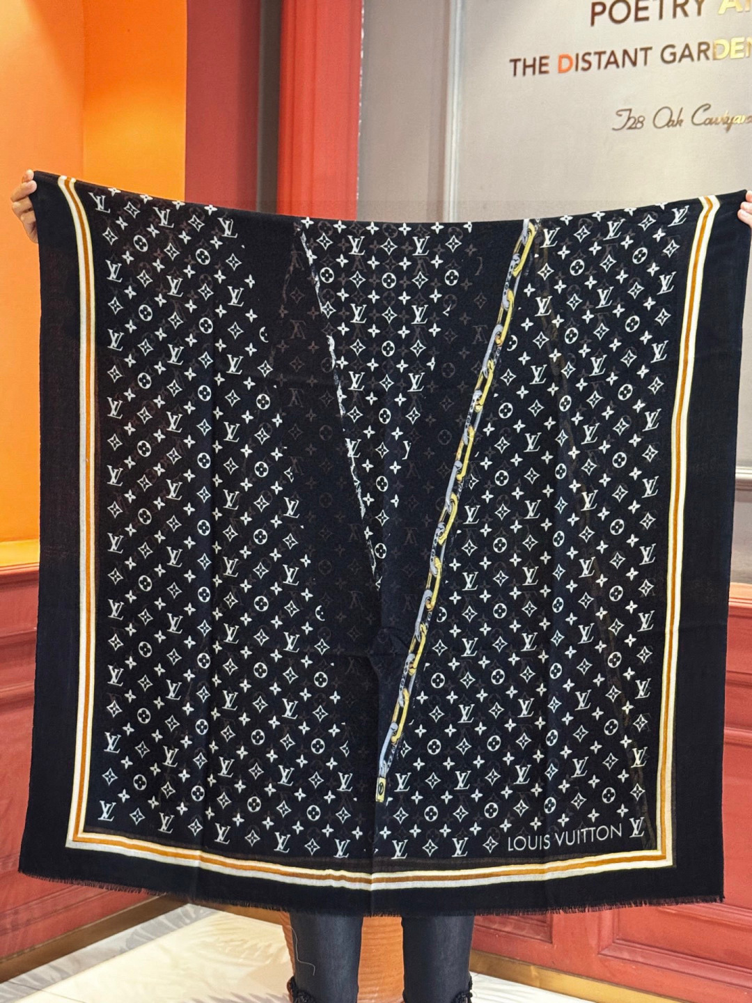 又时髦又百搭！LV新款老花长巾】提升气质和品味的好单品！！四季必备！！真的无敌实用！！Lv难得的羊绒长巾