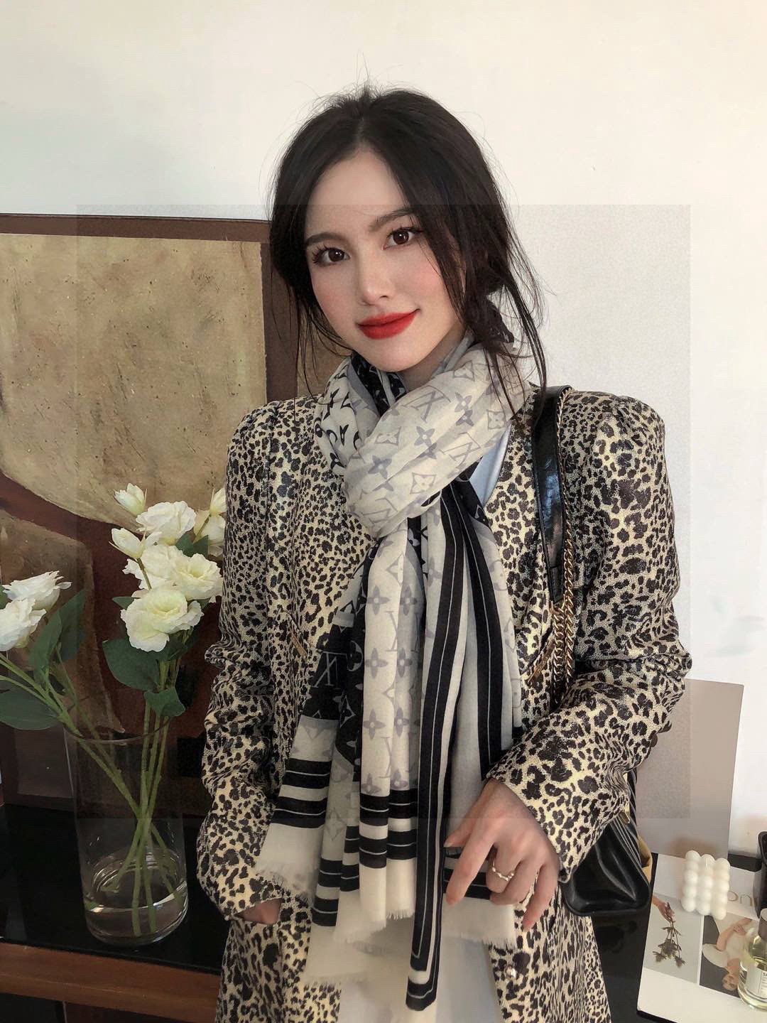 又时髦又百搭！LV新款老花长巾】提升气质和品味的好单品！！四季必备！！真的无敌实用！！Lv难得的羊绒长巾