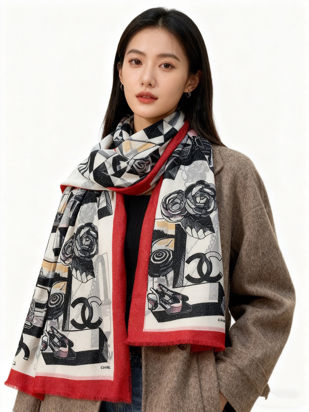 会发光发亮的围巾💟香奶奶专柜上新客供羊绒长巾👑👑 卖的超爆的，亮晶晶✨的银丝上身才会知道她的美，洋气、大