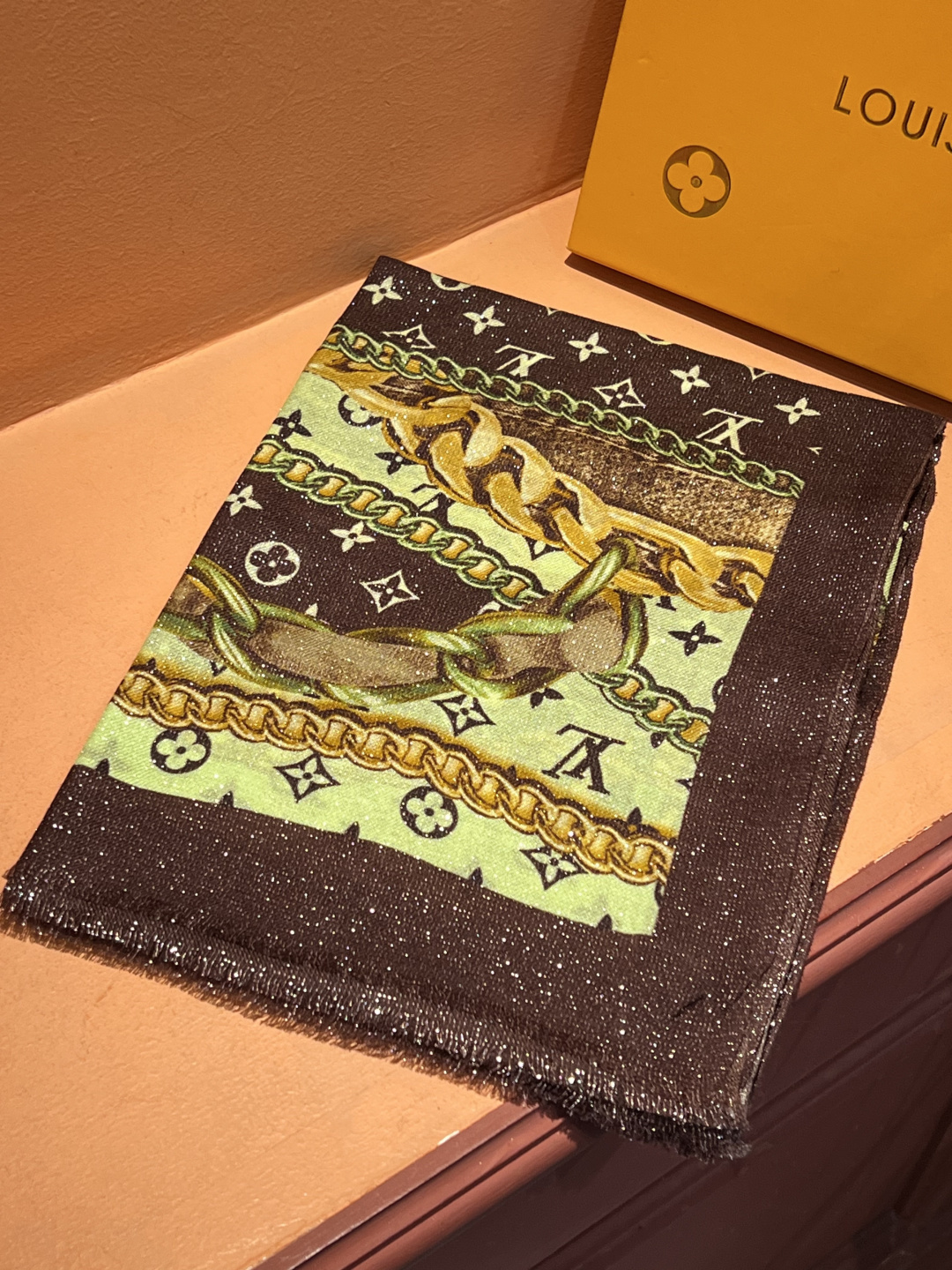 会发光发亮的围巾真心赞‼️驴家【L链条花纹银丝长巾】银丝印花羊绒长巾，新款方巾来撷Nouficel 胶囊