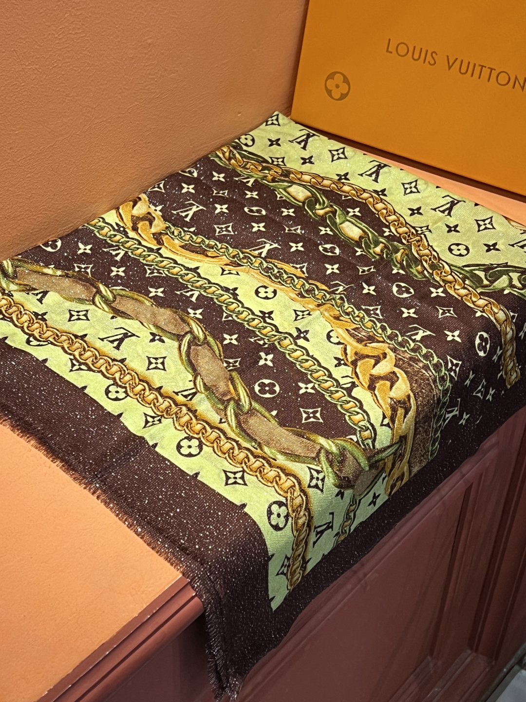 会发光发亮的围巾真心赞‼️驴家【L链条花纹银丝长巾】银丝印花羊绒长巾，新款方巾来撷Nouficel 胶囊