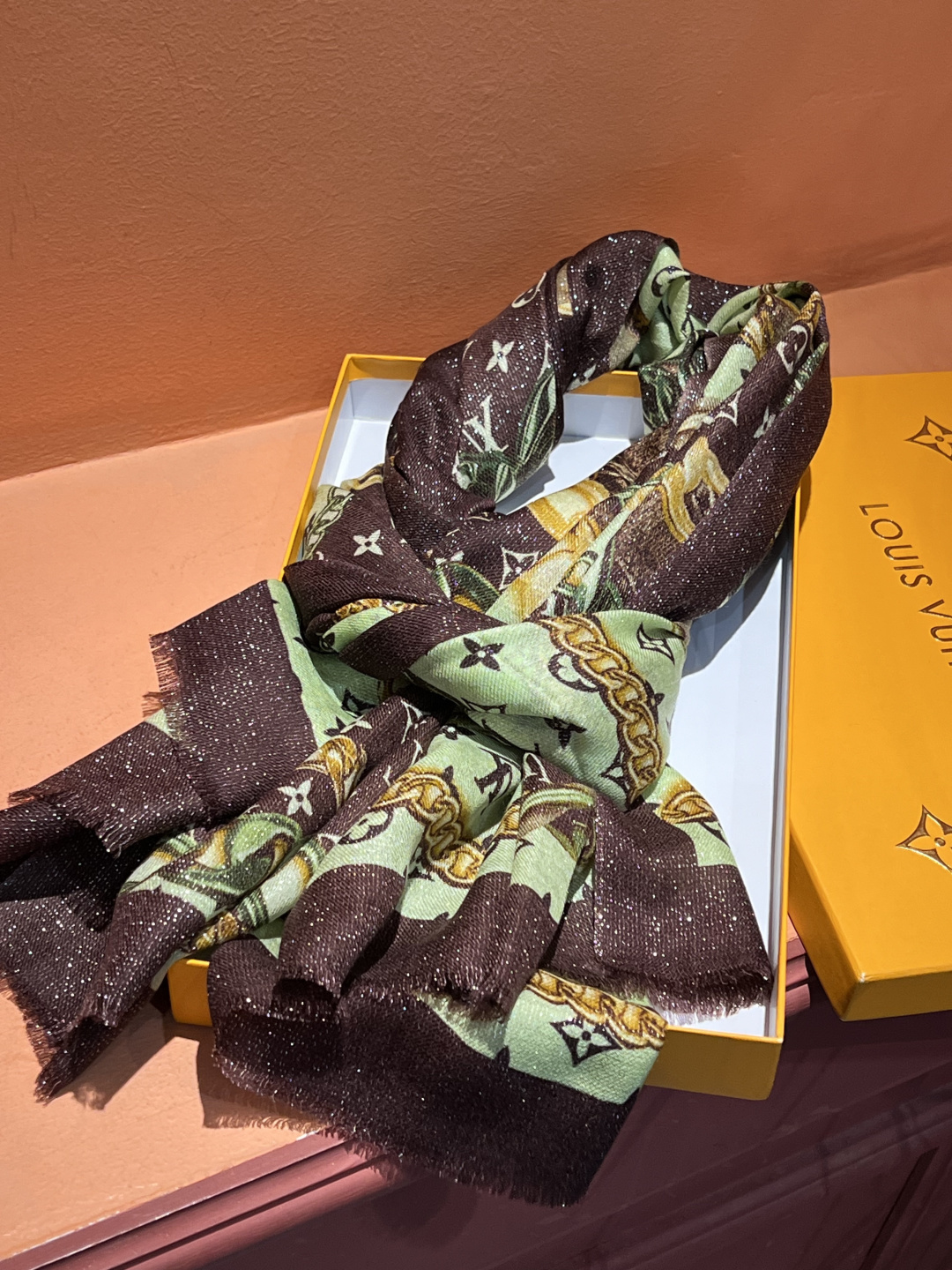 会发光发亮的围巾真心赞‼️驴家【L链条花纹银丝长巾】银丝印花羊绒长巾，新款方巾来撷Nouficel 胶囊