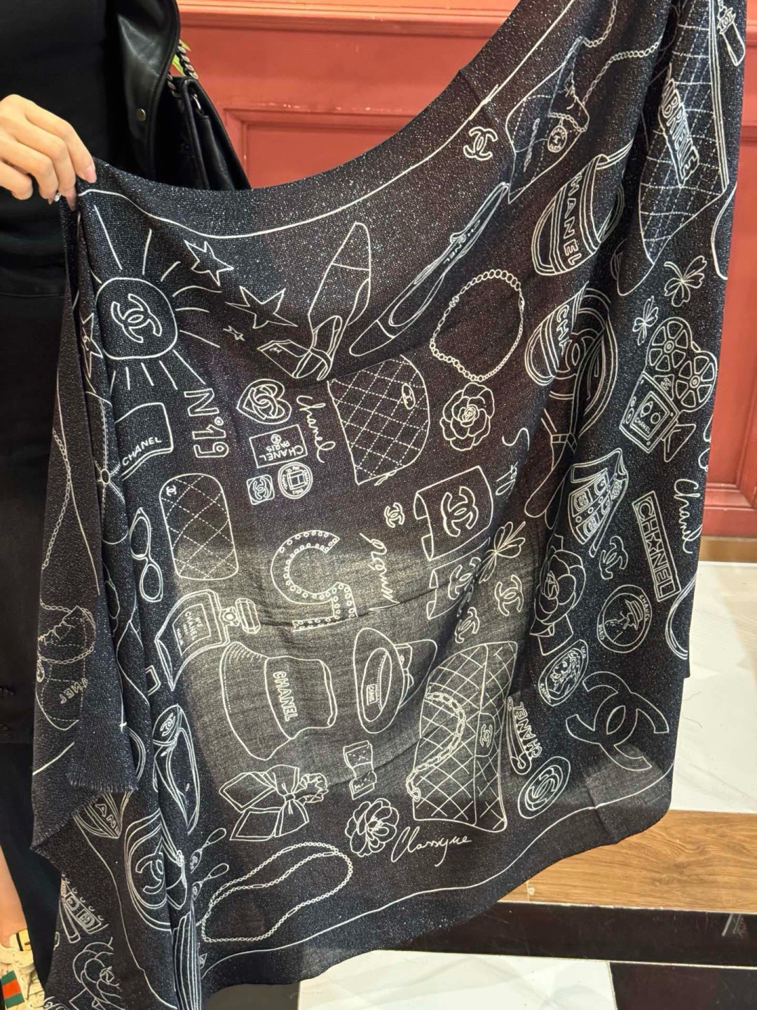 新款💖💖💃🏻💃🏻小香【会发光发亮的小香鞋包羊绒长巾】‼️抢‼️VIP推荐 ‼️👍下手一定要快【高端 大爱