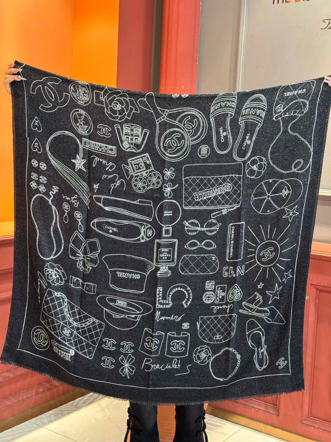 新款💖💖💃🏻💃🏻小香【会发光发亮的小香鞋包羊绒长巾】‼️抢‼️VIP推荐 ‼️👍下手一定要快【高端 大爱