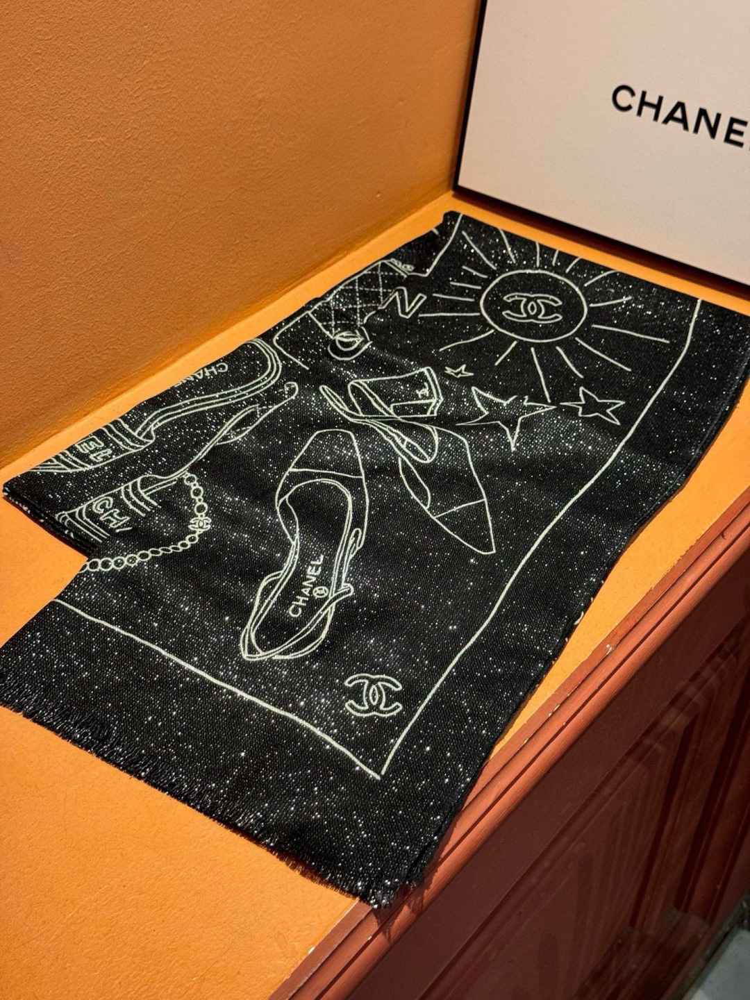 新款💖💖💃🏻💃🏻小香【会发光发亮的小香鞋包羊绒长巾】‼️抢‼️VIP推荐 ‼️👍下手一定要快【高端 大爱